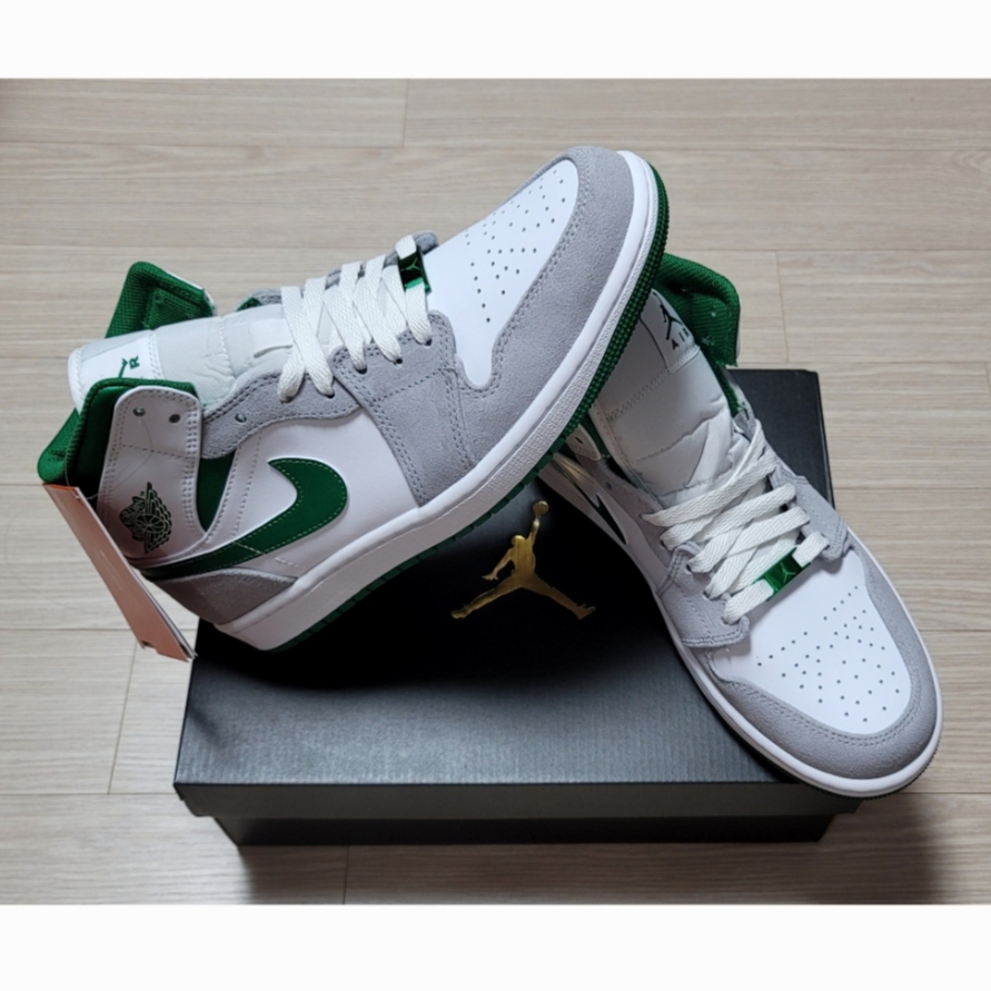 Jordan 1 Mid SE Pine Green Light Smoke Grey 착용 스타일
