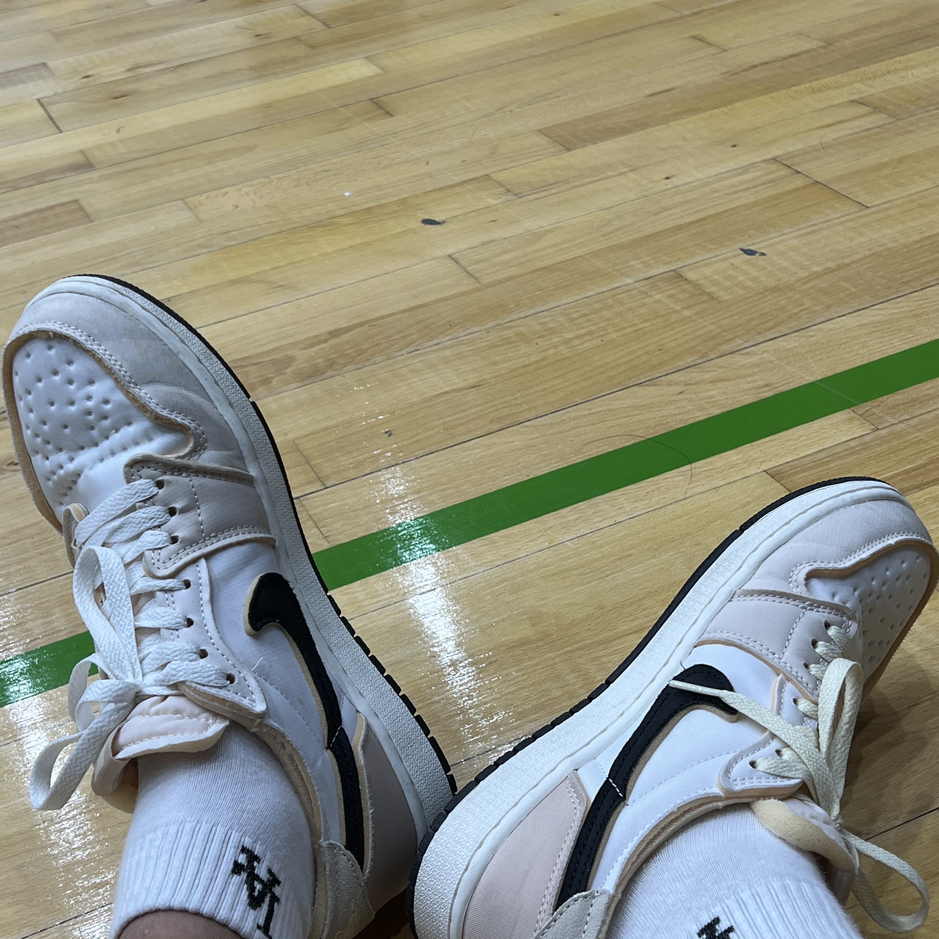 Jordan 1 Retro Low OG EX White and Coconut Milk 착용 스타일 - 3