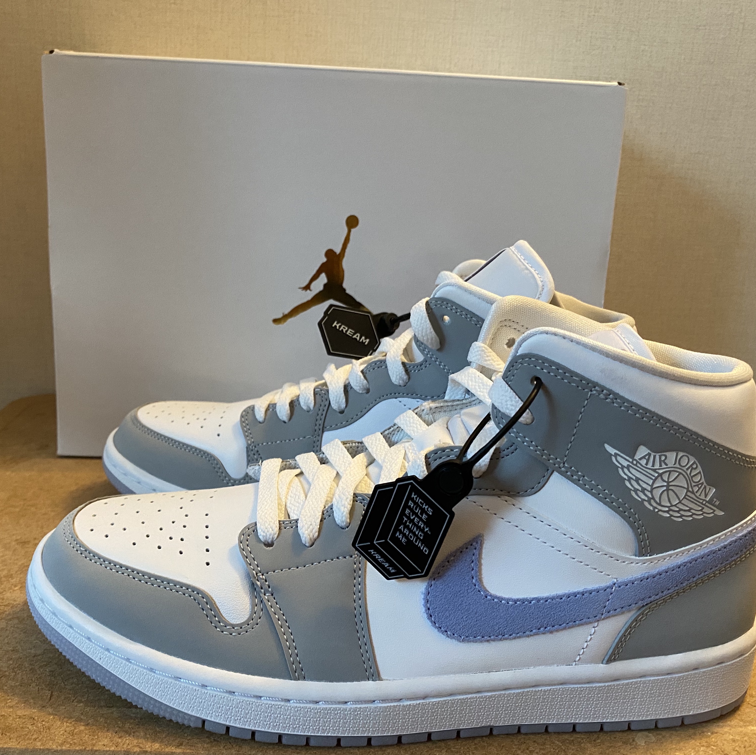 (W) Jordan 1 Mid Wolf Grey 착용 스타일 - 1