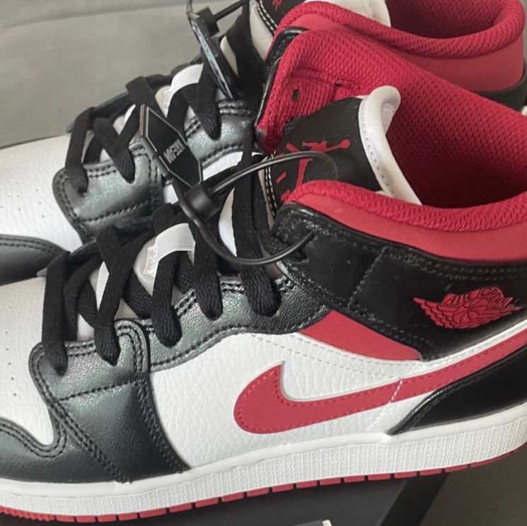 (GS) Jordan 1 Mid Gym Red Black White 착용 스타일