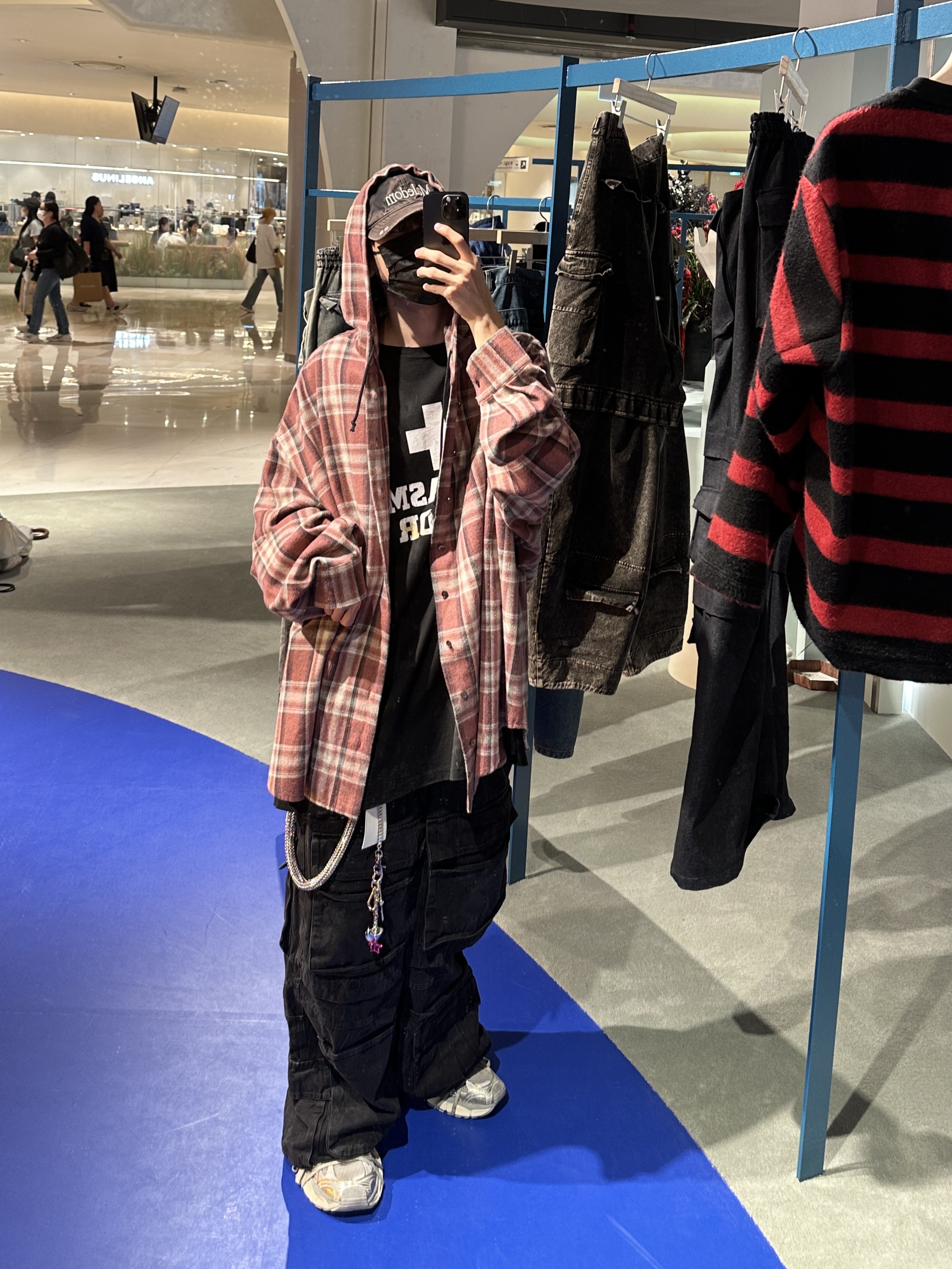 Ourpas 077 Check Hoodie Cherry 착용 스타일 - 2
