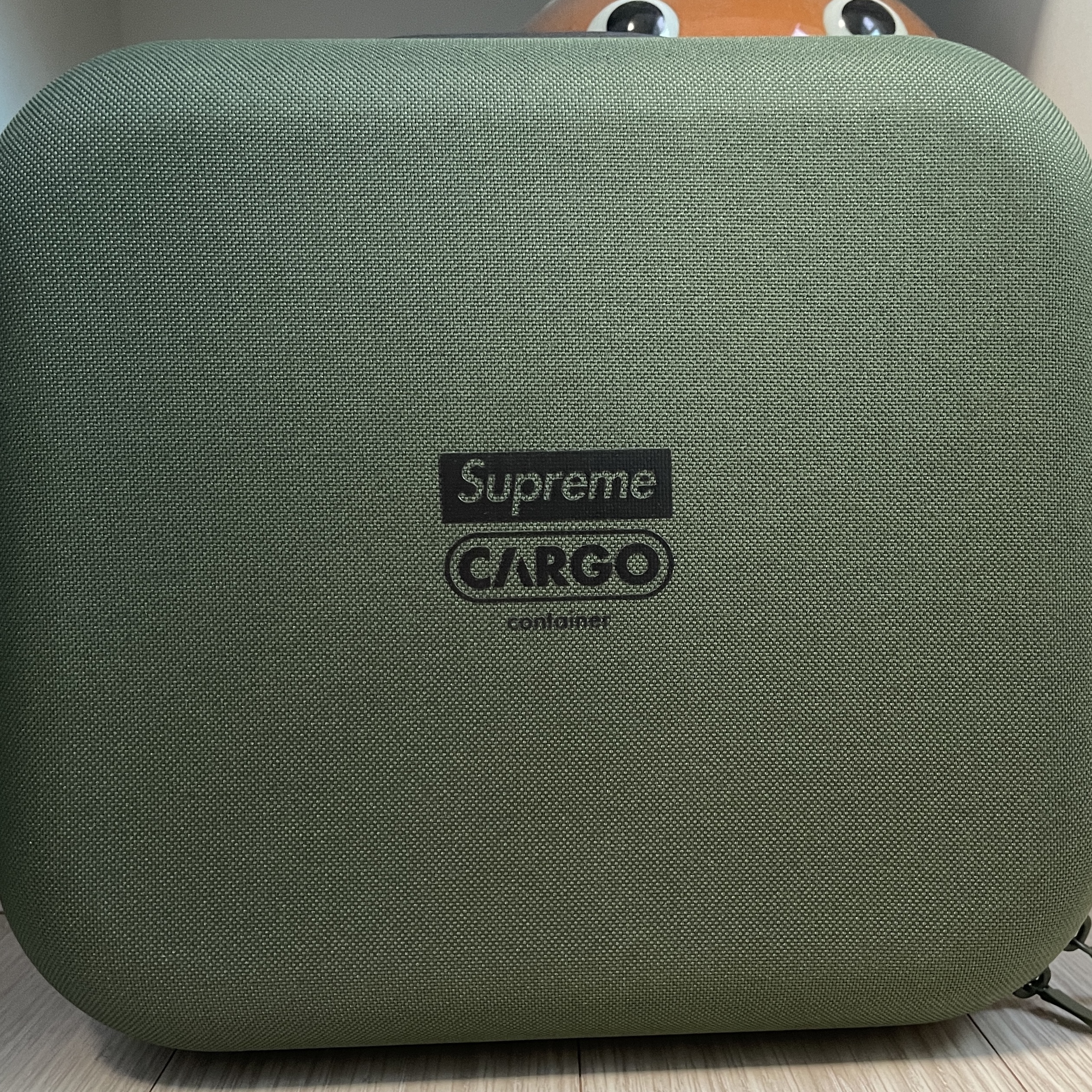Supreme x Cargo Container Electric Fan Olive - 23FW 착용 스타일 - 3
