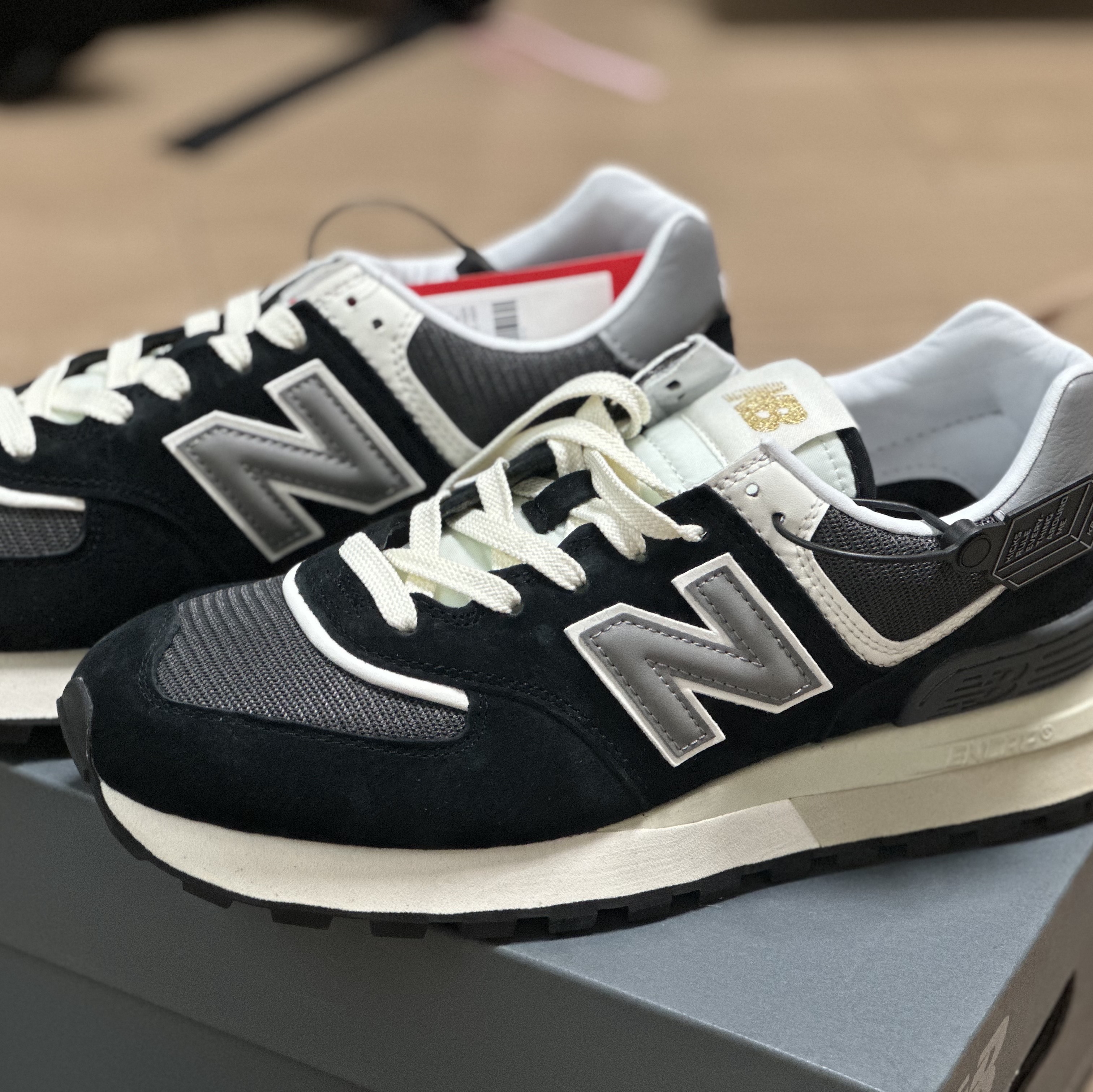 New Balance 574 Legacy Black 착용 스타일 - 1