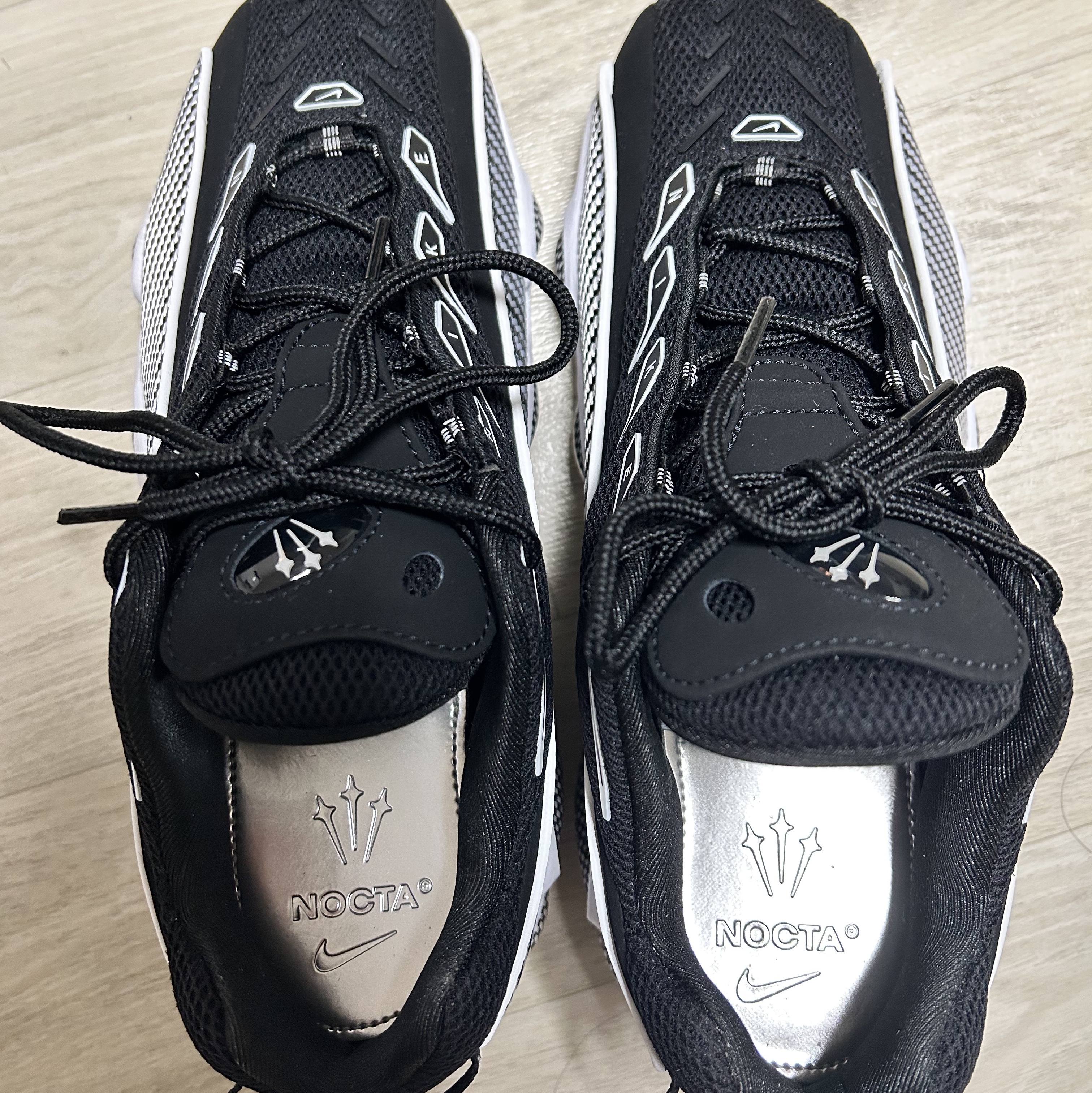 Nike x Drake Nocta Glide Black White Clear 착용 스타일 - 2