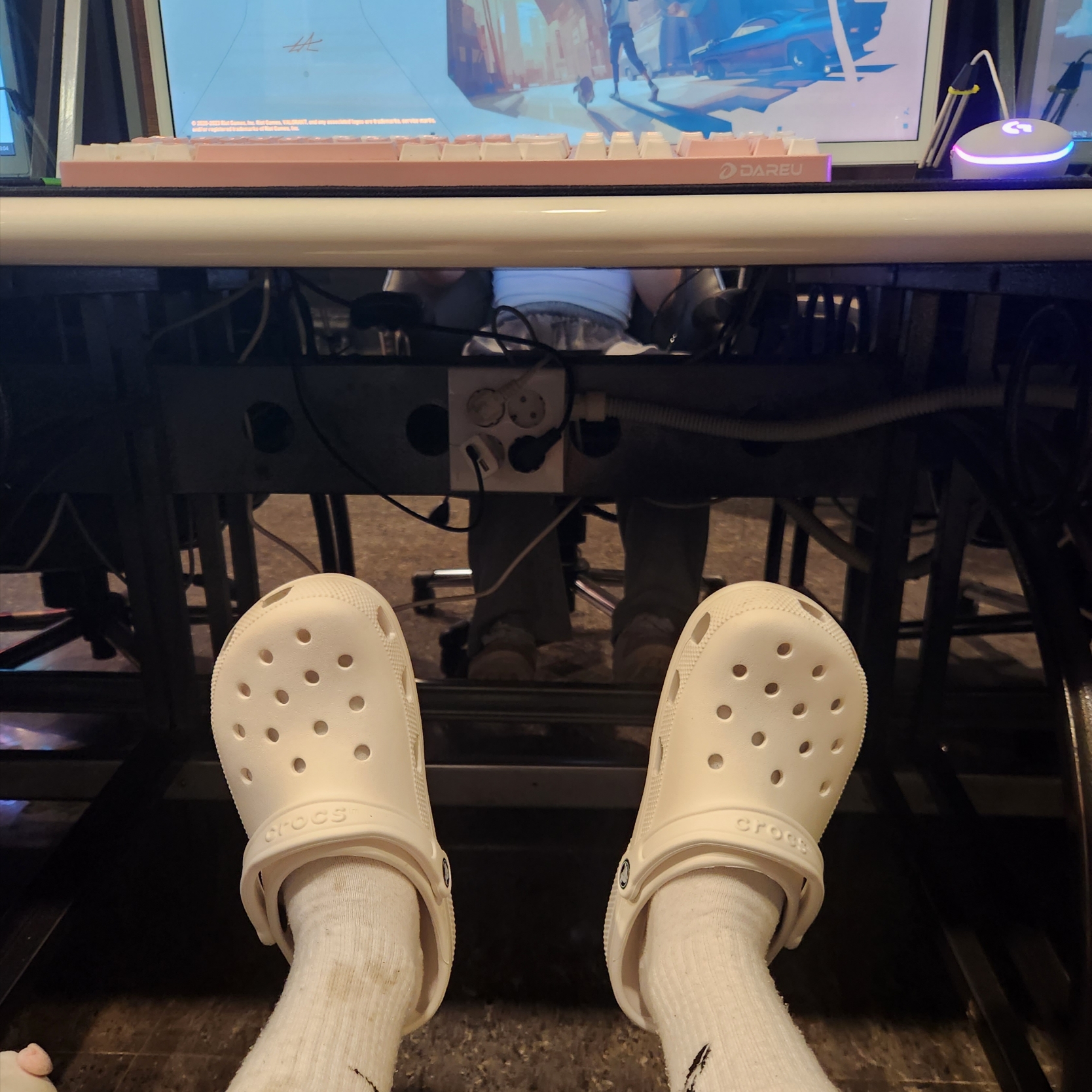 Crocs Classic Clog White 착용 스타일