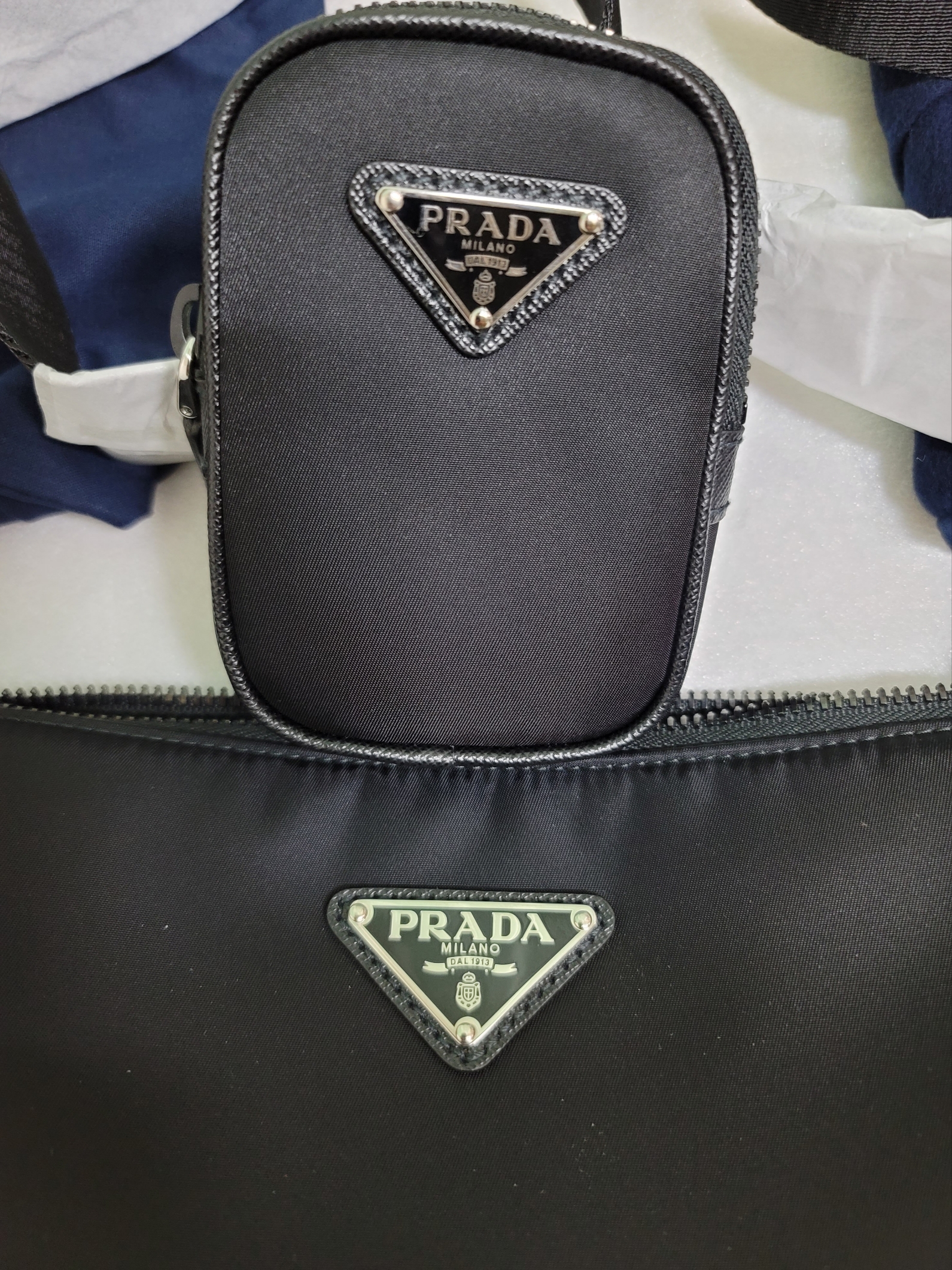 Prada Re-Nylon and Saffiano Leather Shoulder Bag Black 착용 스타일