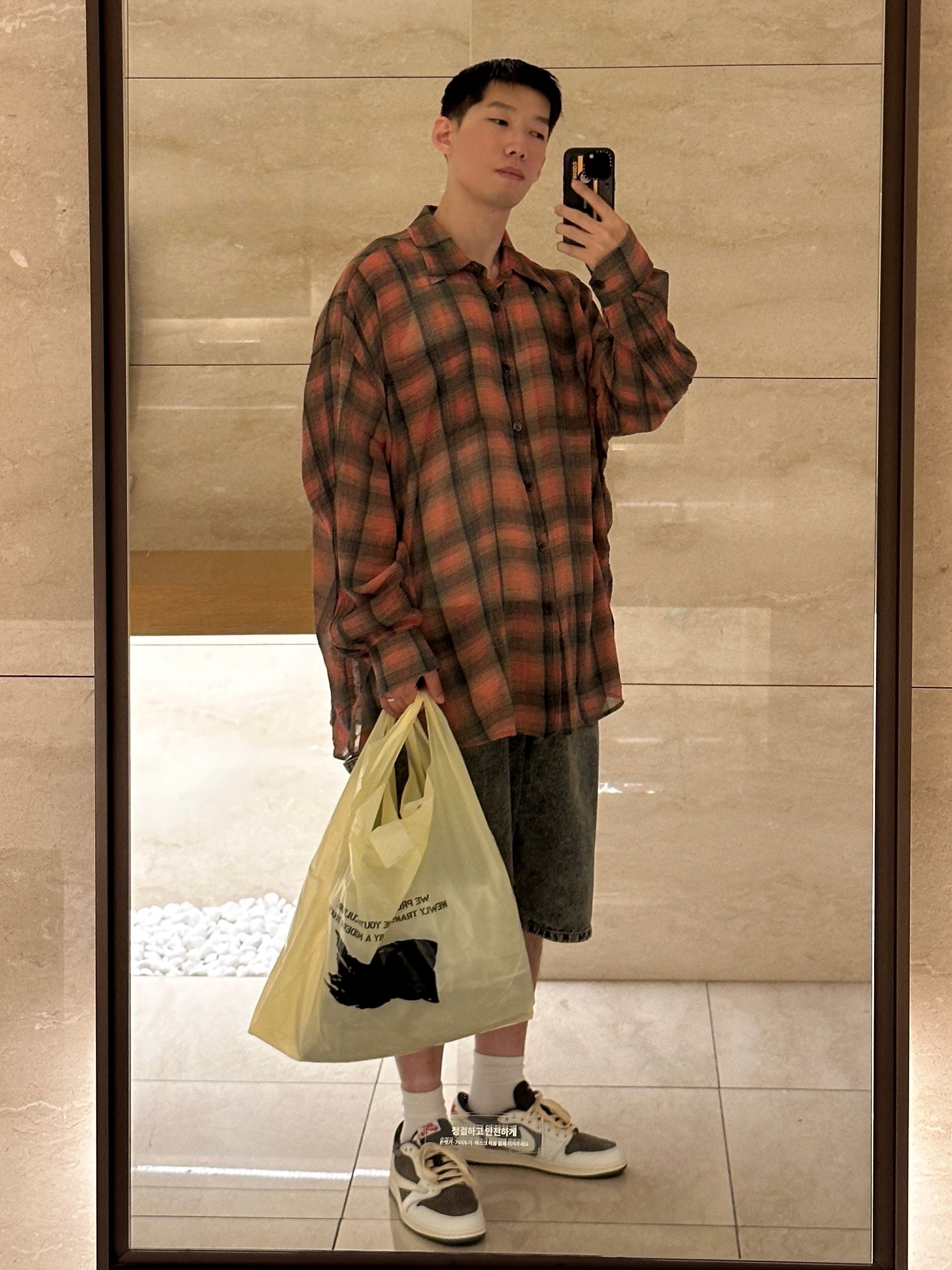 Our Legacy Borrowed Shirt Big Lumbercheck Print, Jordan 1 x Travis Scott Retro Low OG SP Sail and Ridgerock 착용 스타일
