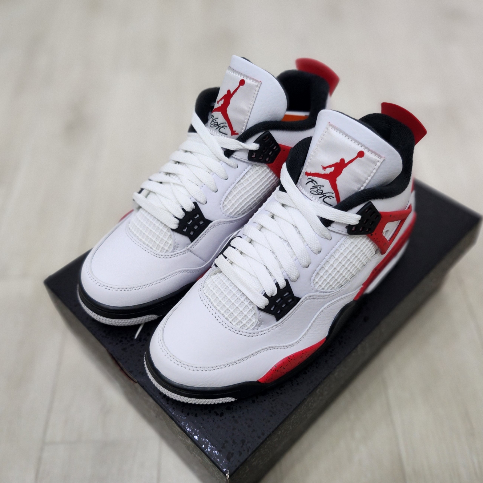 Jordan 4 Retro Red Cement 착용 스타일 - 2
