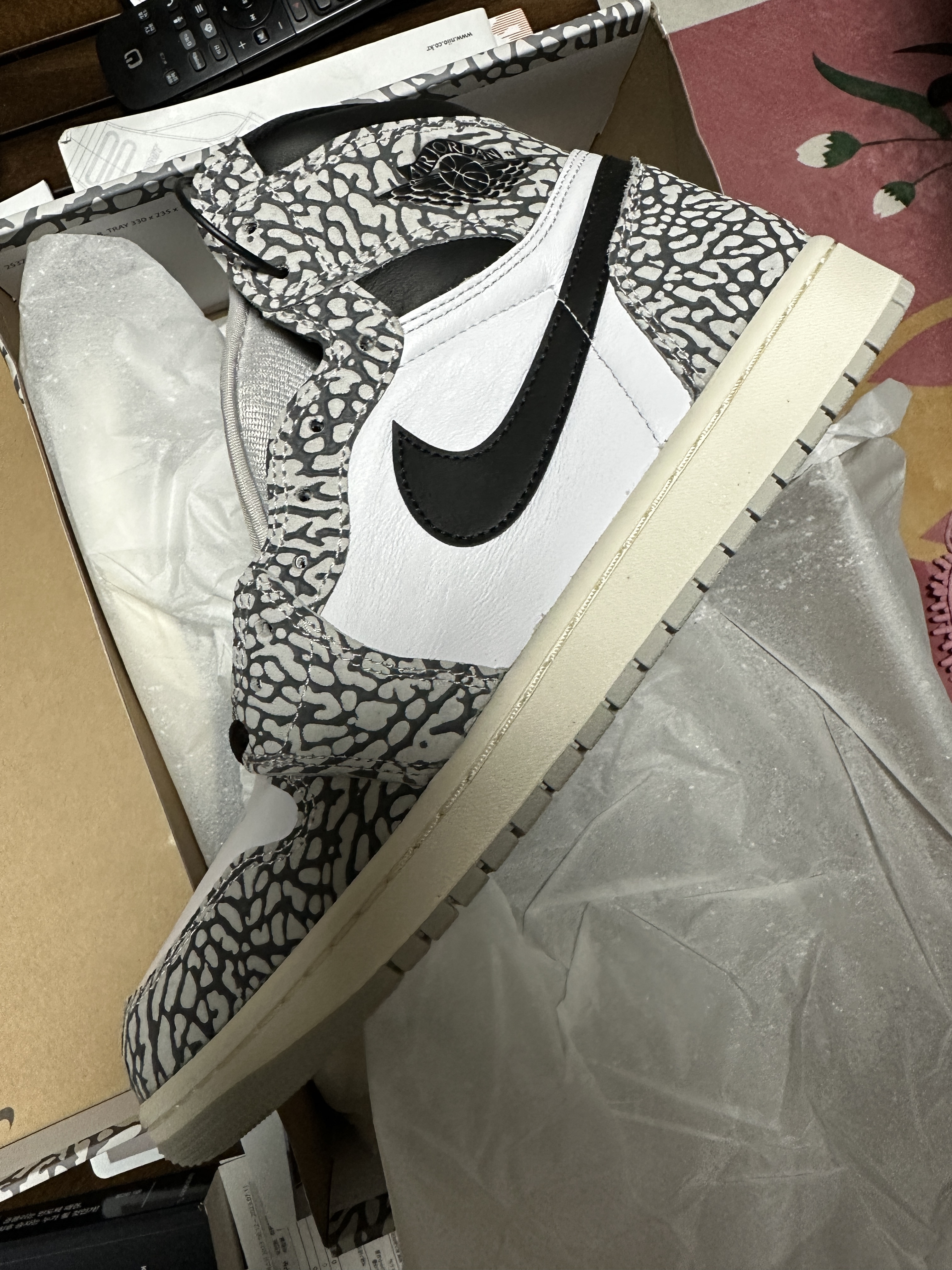 Jordan 1 Retro High OG White Cement 착용 스타일
