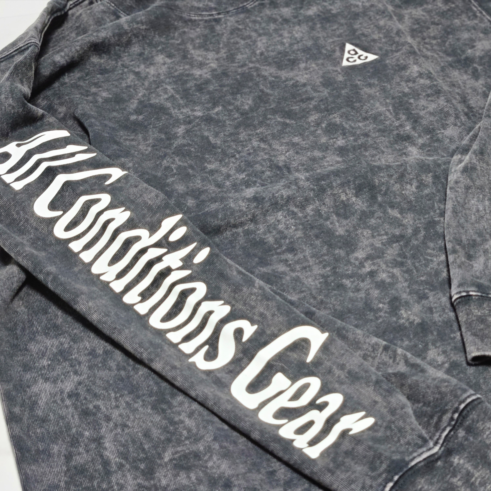 Nike ACG Earth Long Sleeve T-Shirt Black 착용 스타일 - 5