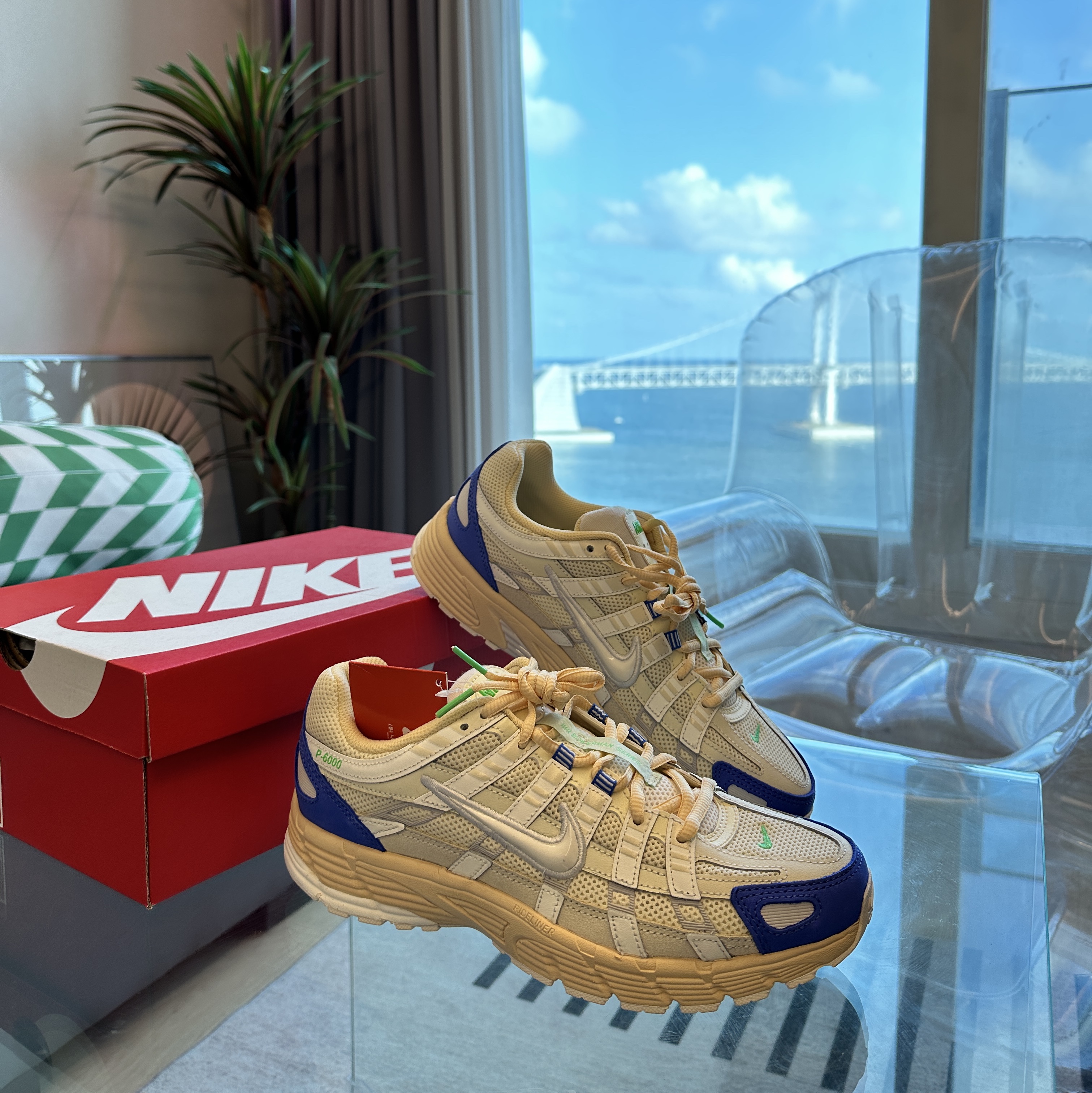 Nike P-6000 Coconut Milk Medium Blue 착용 스타일 - 2