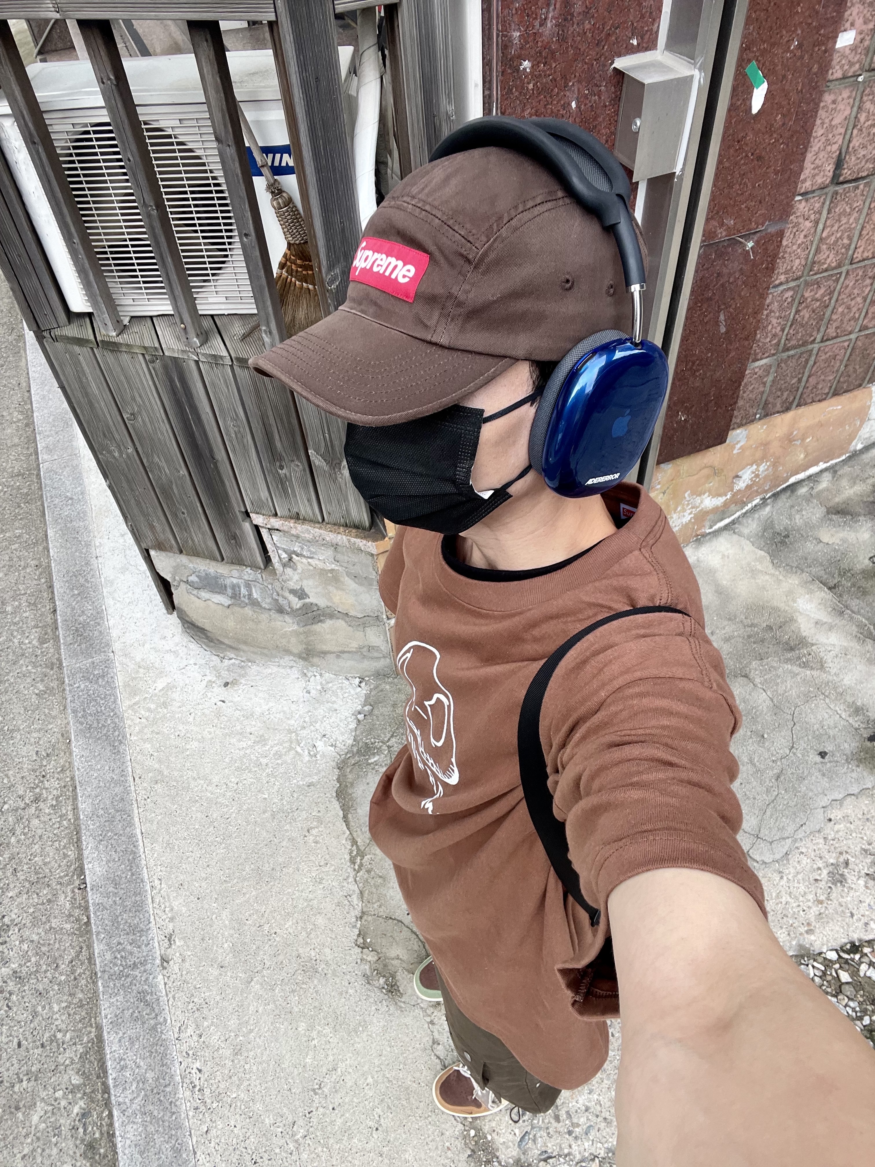 Jordan 1 x Zion Williamson Retro Low OG Flax and Oil Green, Supreme Skeleton T-Shirt Brown - 23FW 착용 스타일 - 5