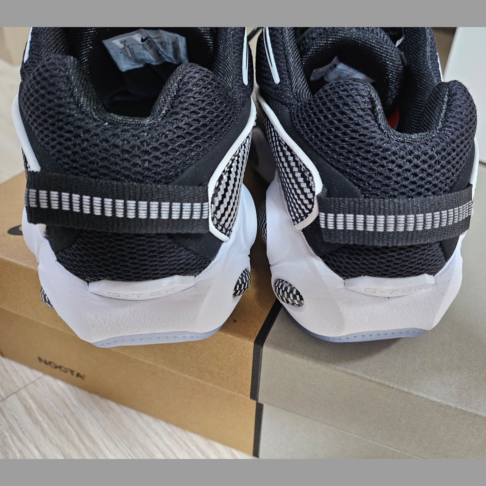 Nike x Drake Nocta Glide Black White Clear 착용 스타일 - 5