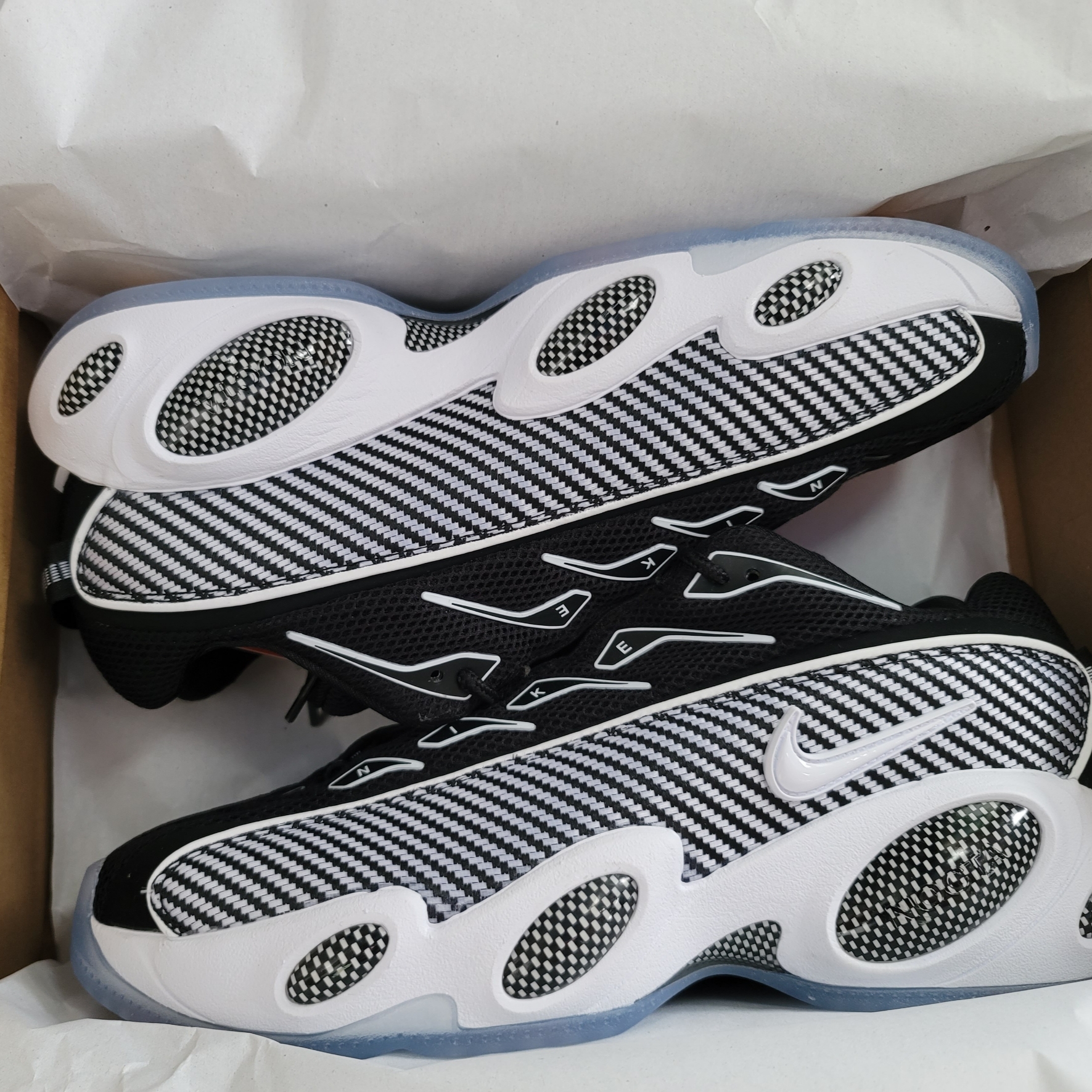 Nike x Drake Nocta Glide Black White Clear 착용 스타일 - 1