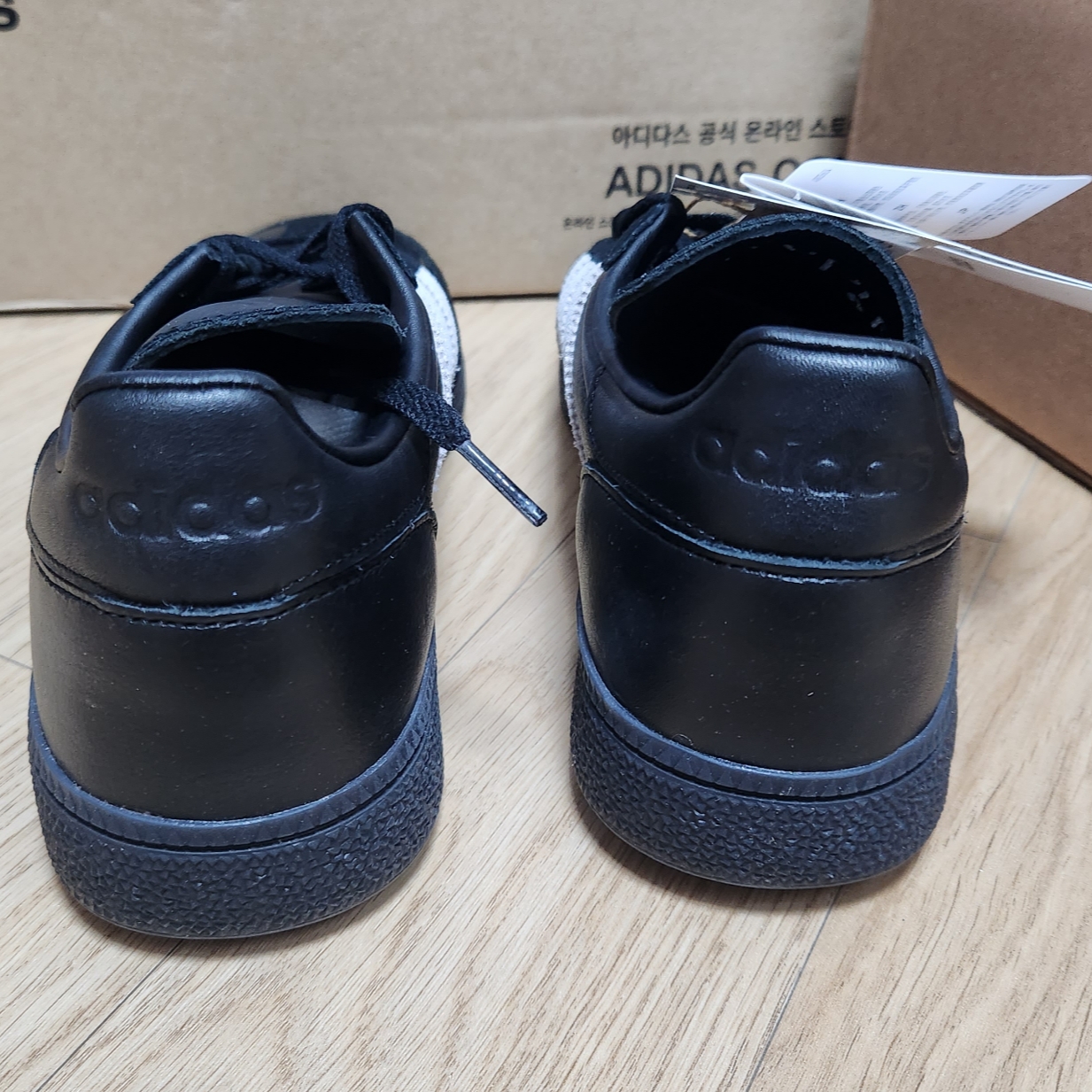 Adidas Spezial Handball Core Black Cloud White 착용 스타일 - 3