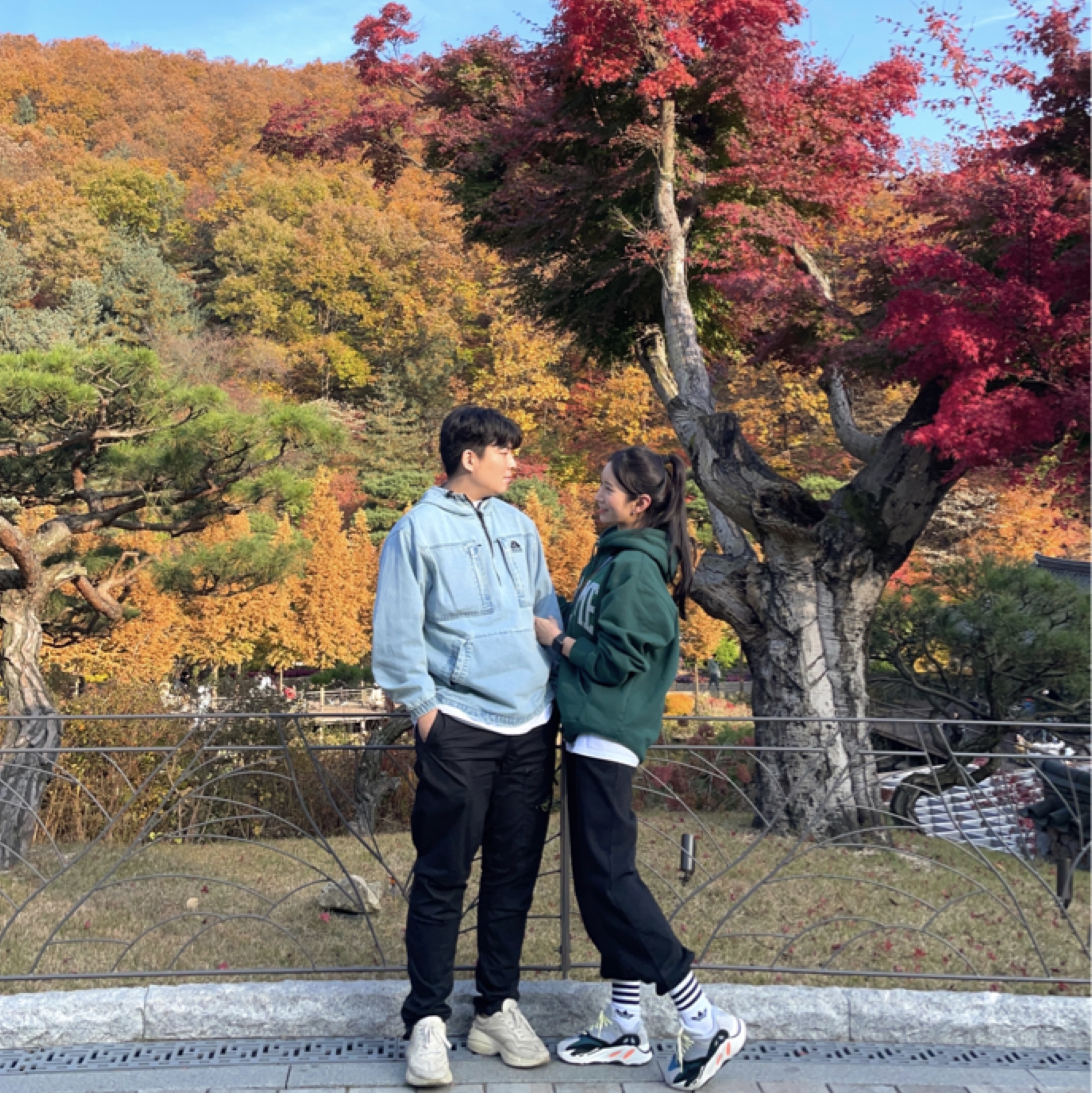 Supreme Rhinestone Shadow Hooded Sweatshirt Dark Green - 22FW, Supreme x Nike ACG Denim Pullover Washed Blue - 22FW 착용 스타일