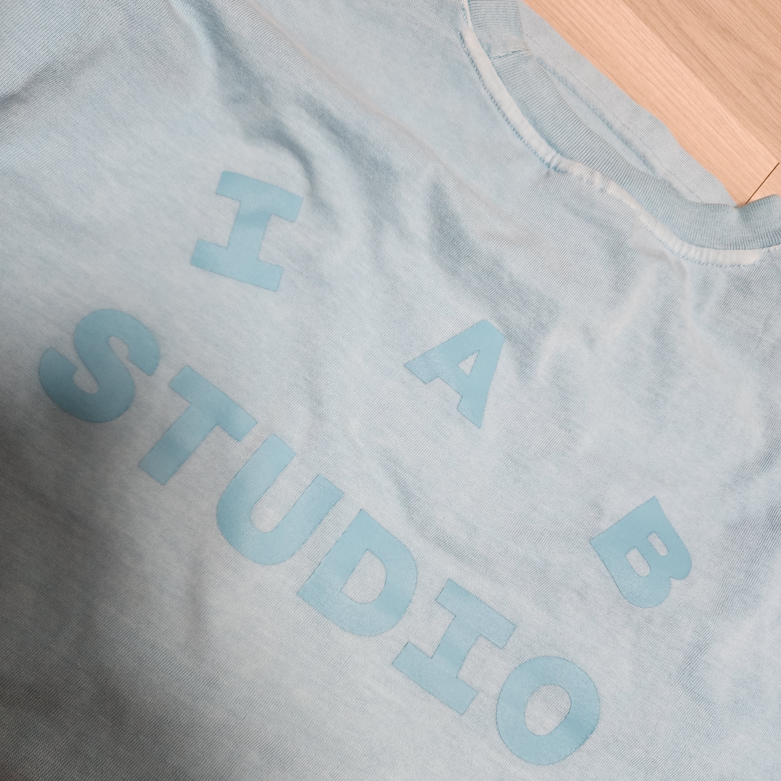 IAB Studio Pigment T-Shirt Cyan 착용 스타일