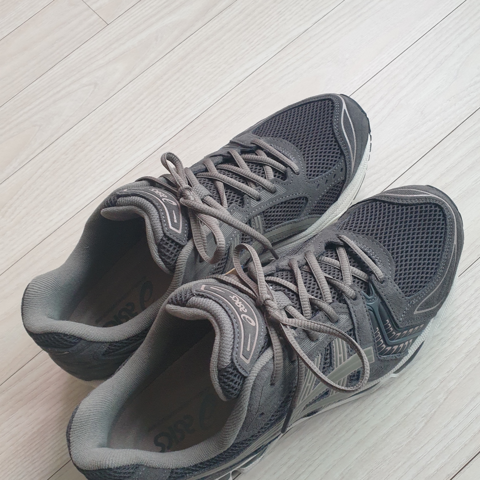 Asics Gel-Kayano 14 Dark Sepia Dark Taupe 착용 스타일 - 1