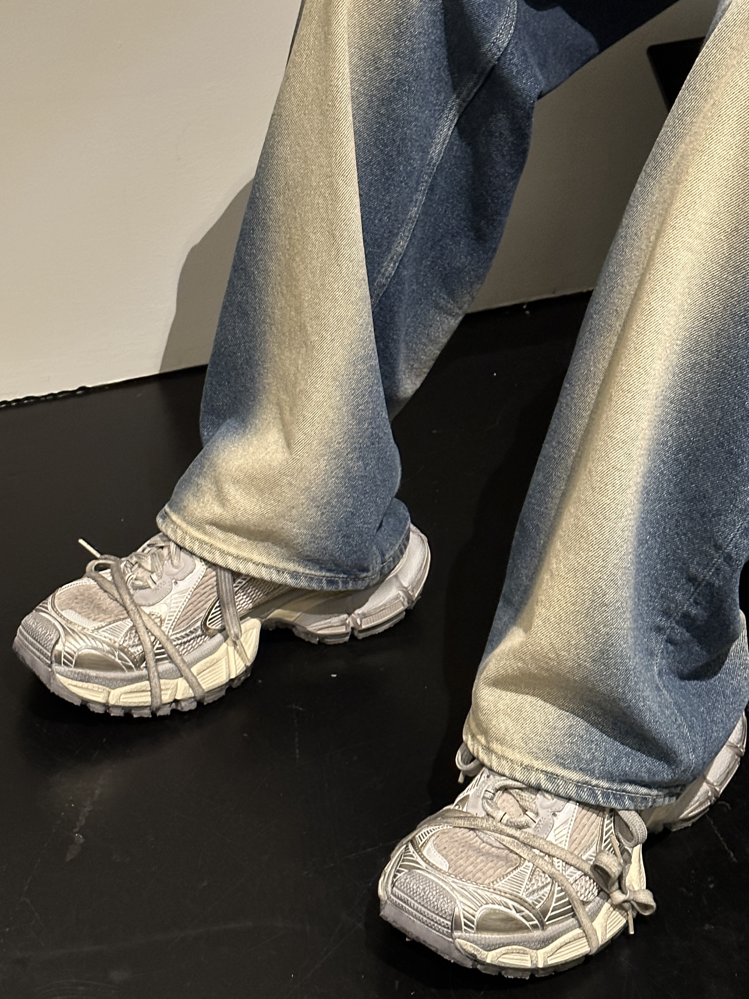 Balenciaga 3XL Sneakers Light Beige 착용 스타일 - 4