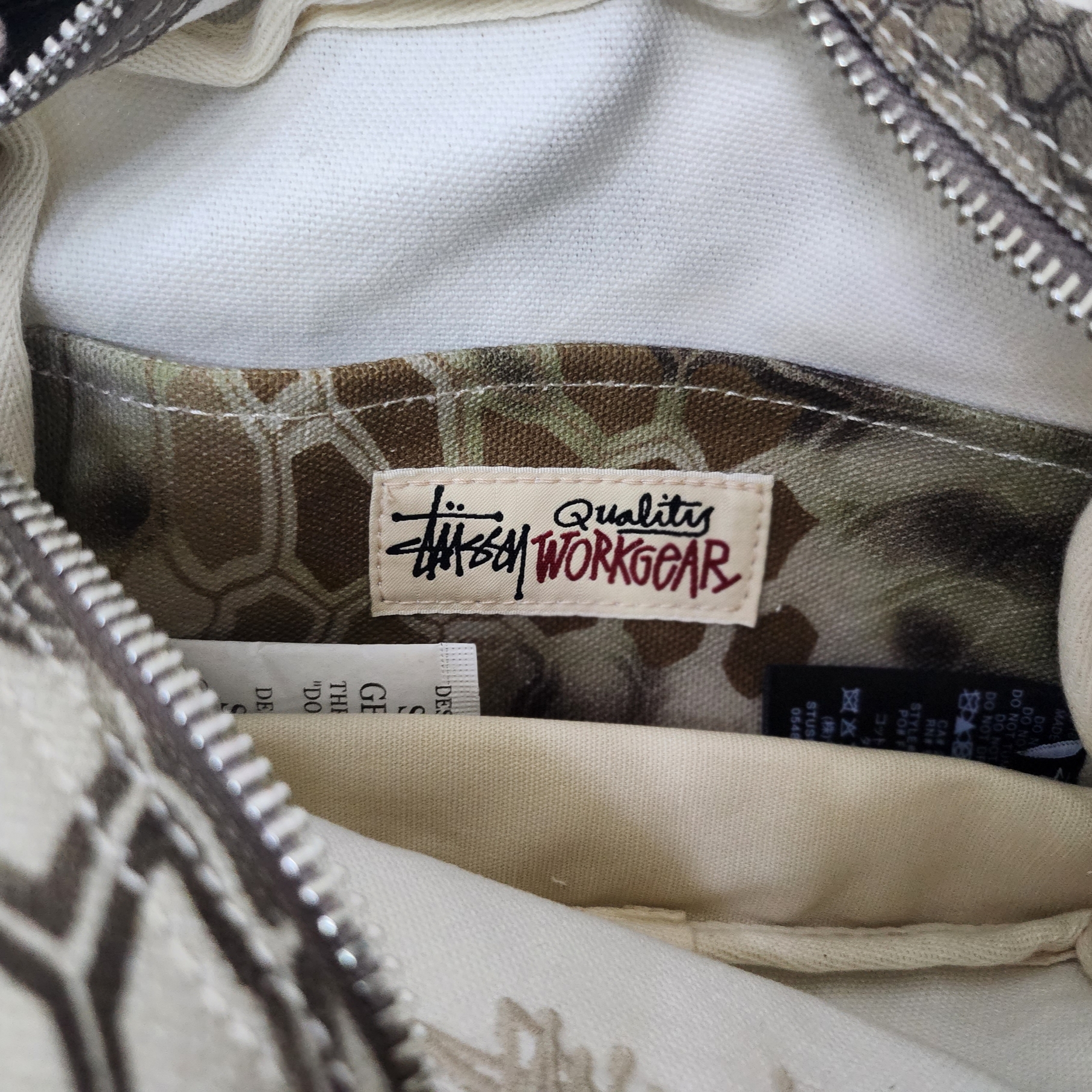 Stussy Canvas Side Pouch Highlander 착용 스타일 - 2