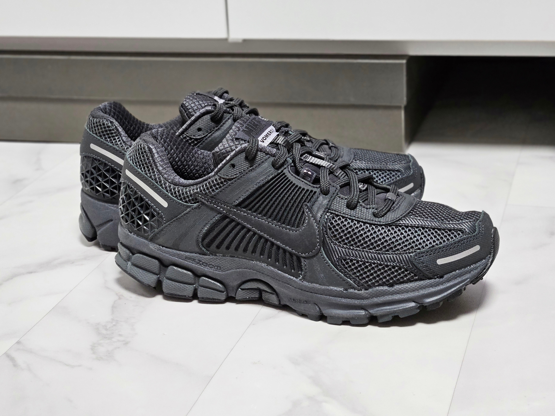 Nike Zoom Vomero 5 SP Anthracite 2023 착용 스타일 - 2
