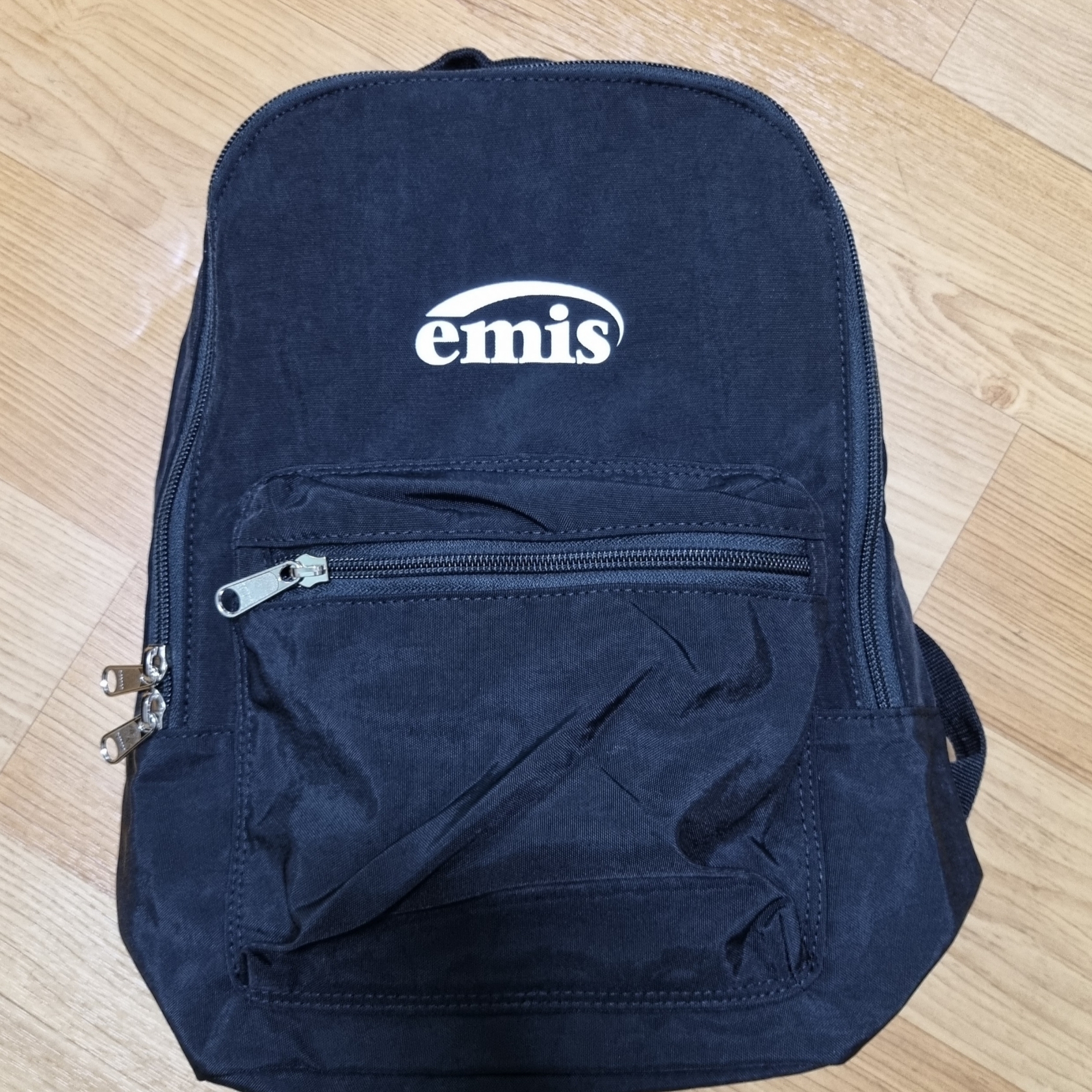 Emis New Logo Mini Backpack Black 착용 스타일 - 1