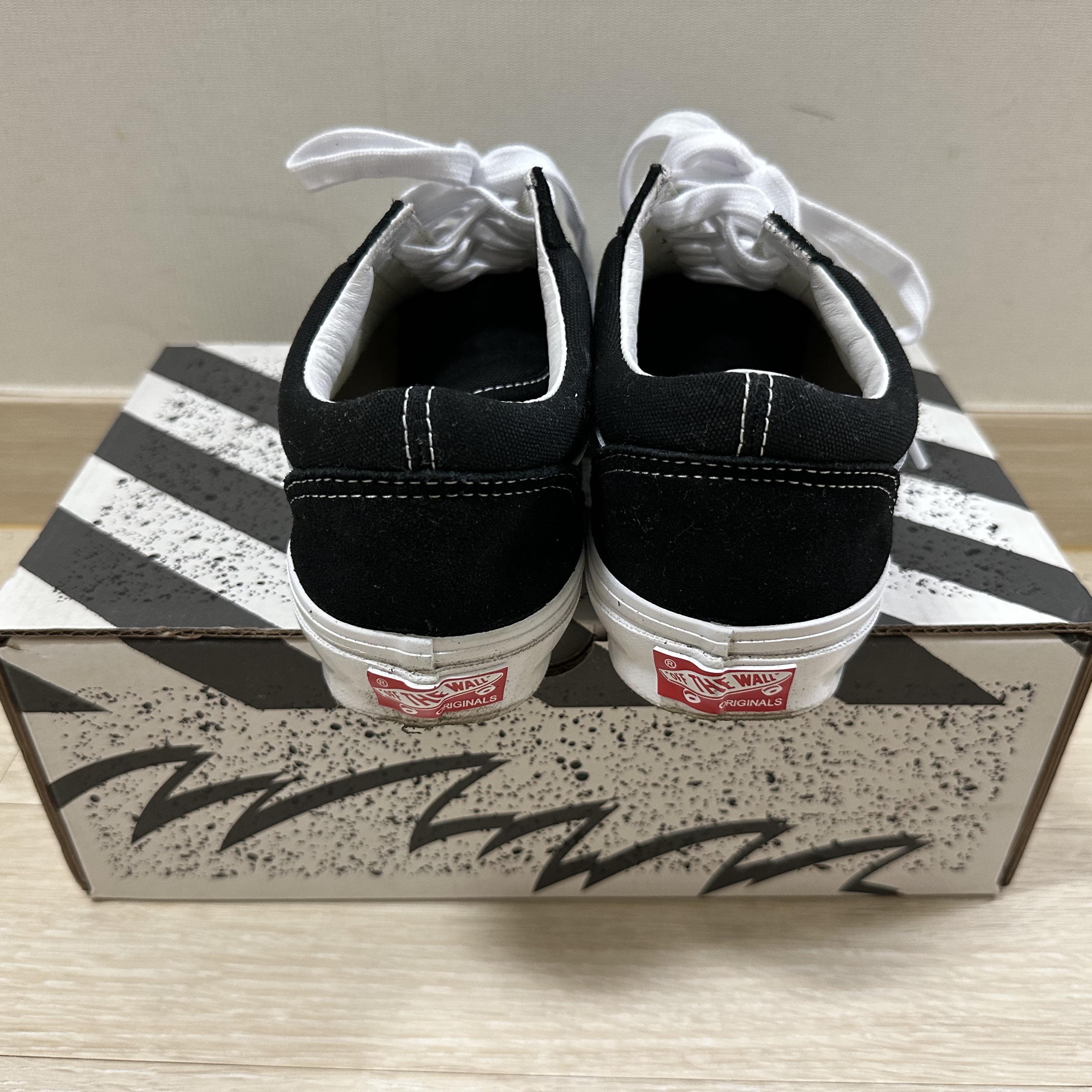 Vans Vault OG Old Skool LX Black 착용 스타일 - 3