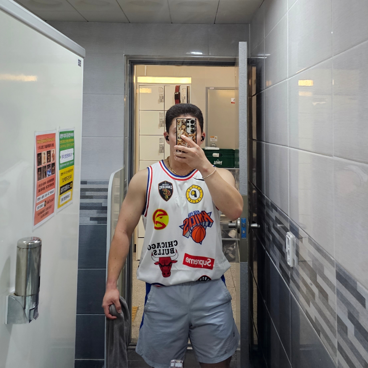 Supreme x Nike NBA Teams Authentic Jersey White - 18SS 착용 스타일