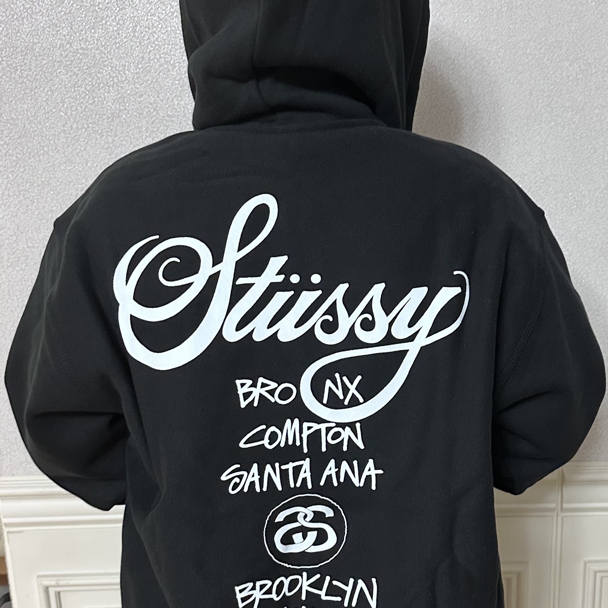 Stussy World Tour Zip Hoodie Black 2022 착용 스타일 - 1