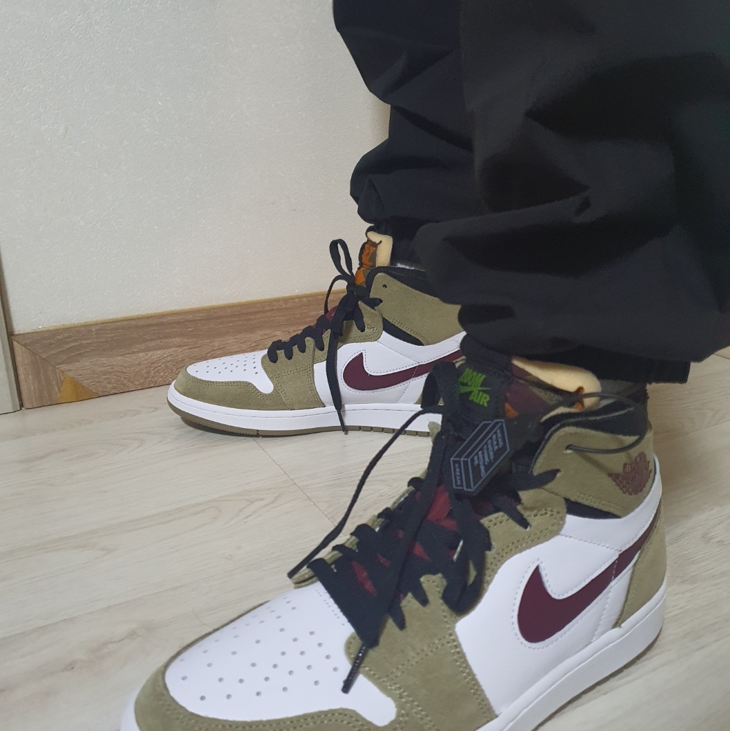 Jordan 1 Zoom Air CMFT Neutral Olive 착용 스타일 - 2