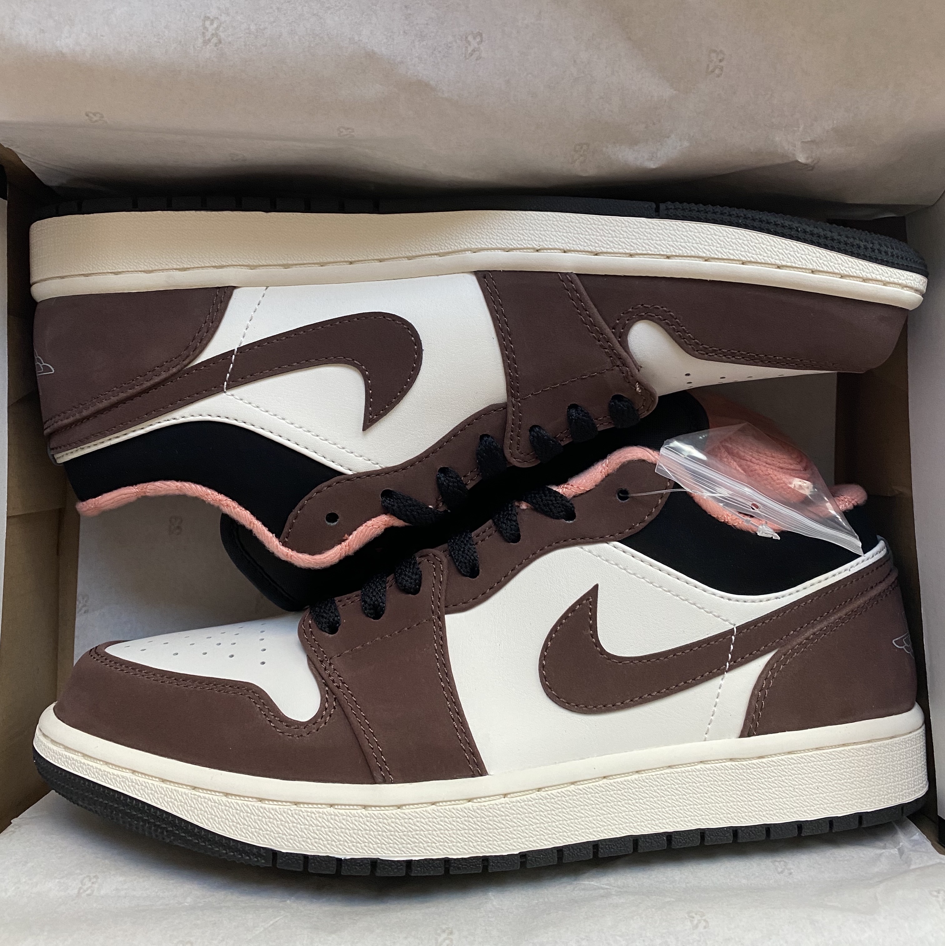 Jordan 1 Low SE Chocolate Bliss 착용 스타일