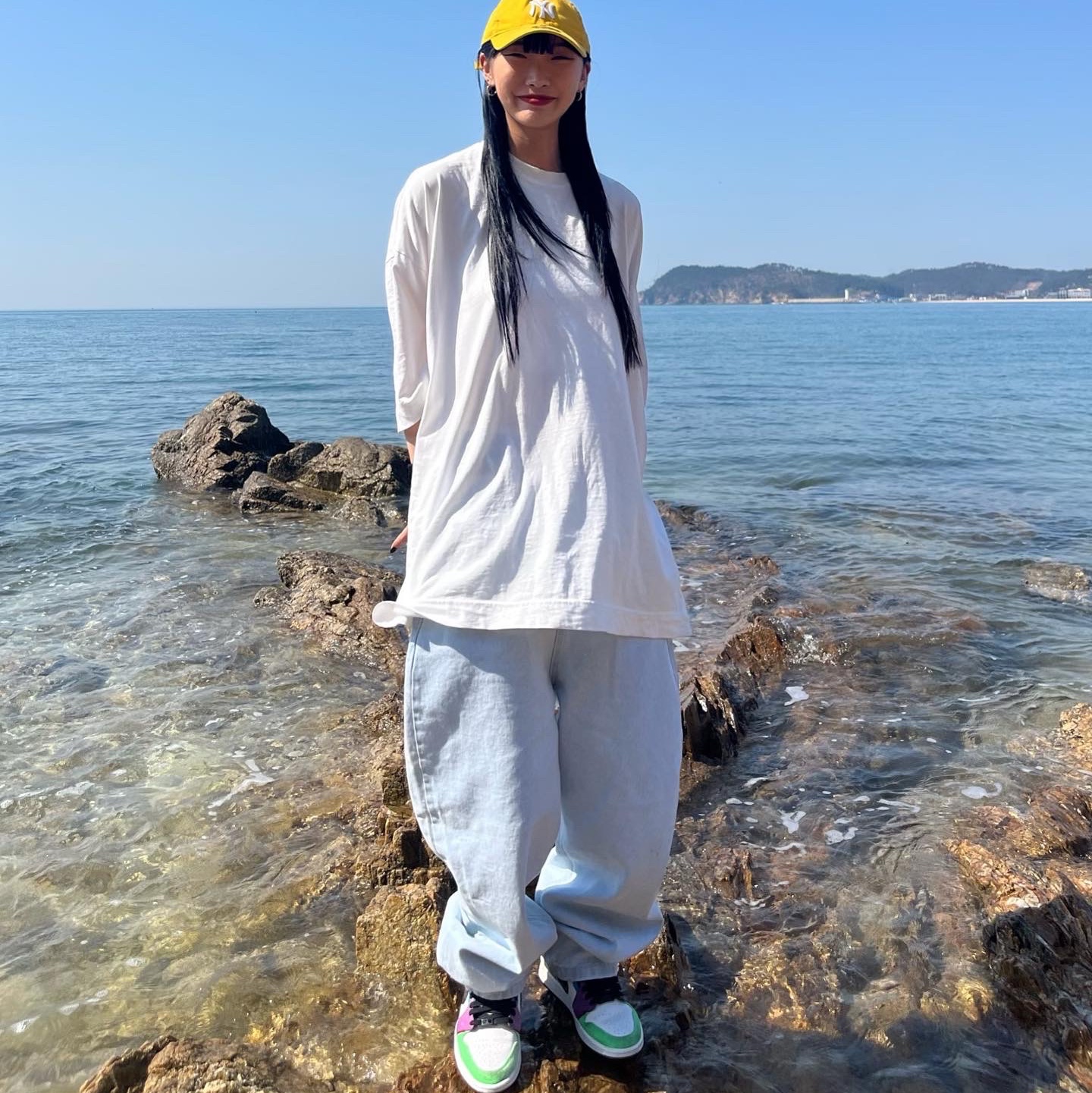 (W) Jordan 1 Mid SE Multi-Color Lightbulb 착용 스타일 - 1