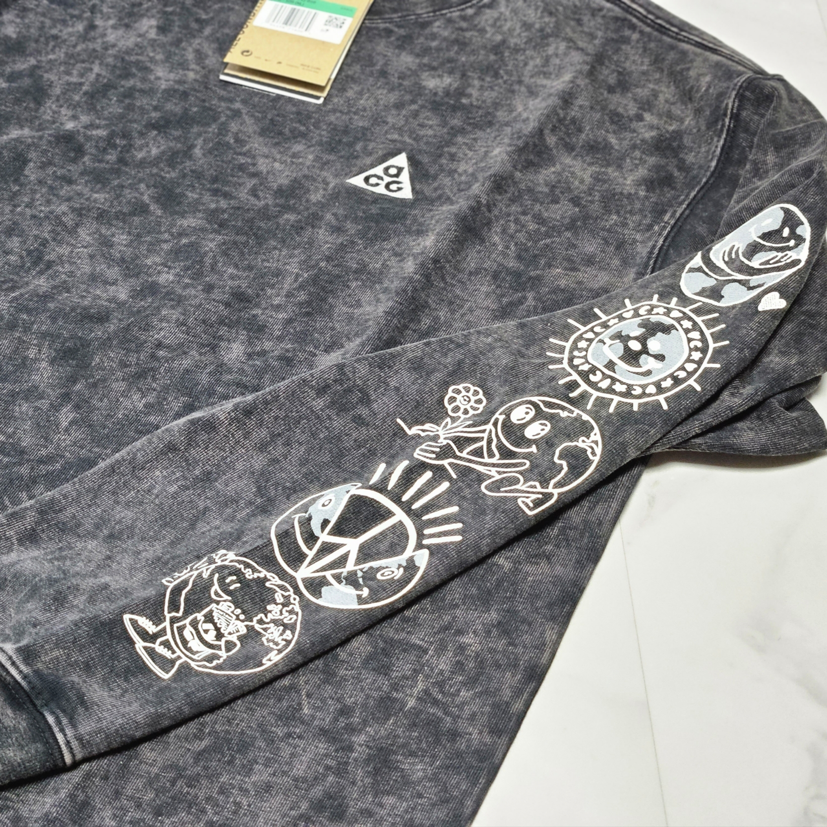 Nike ACG Earth Long Sleeve T-Shirt Black 착용 스타일 - 4