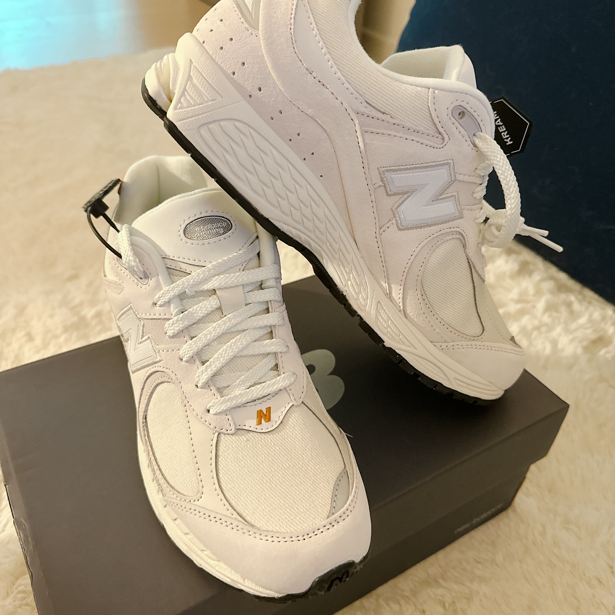New Balance 2002R Reflection Sepia Sea Salt 착용 스타일