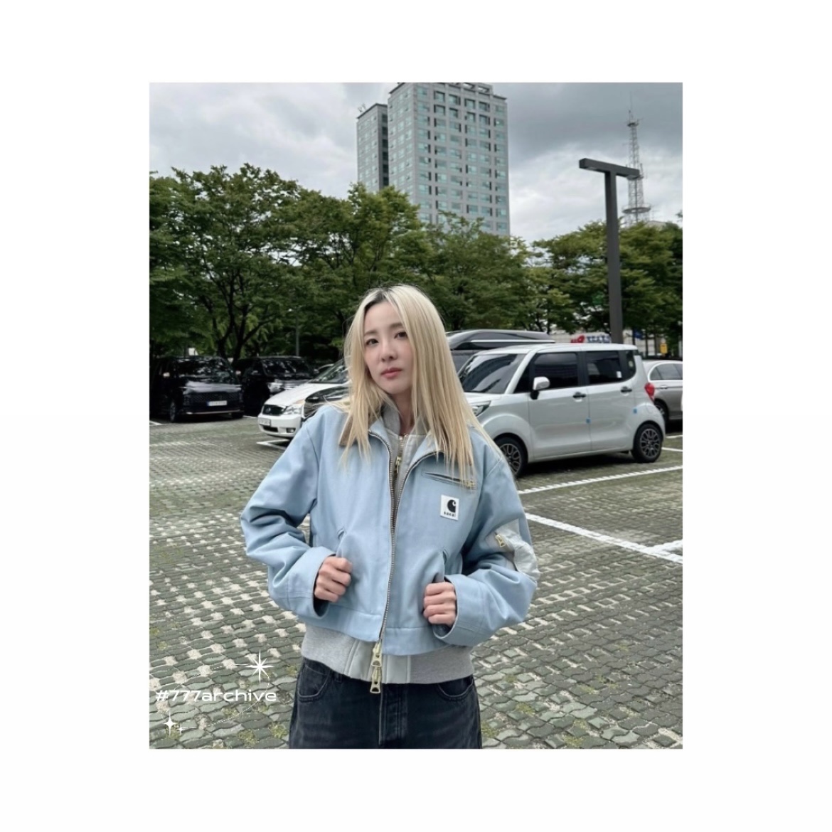 (W) Sacai x Carhartt WIP Canvas MA-1 Jacket Detroit Light Blue 착용 스타일 - 3