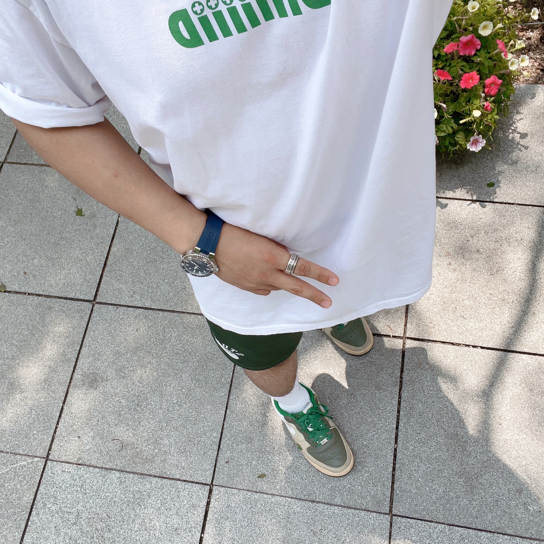 Stussy 8 Ball Mesh Shorts Forest 착용 스타일