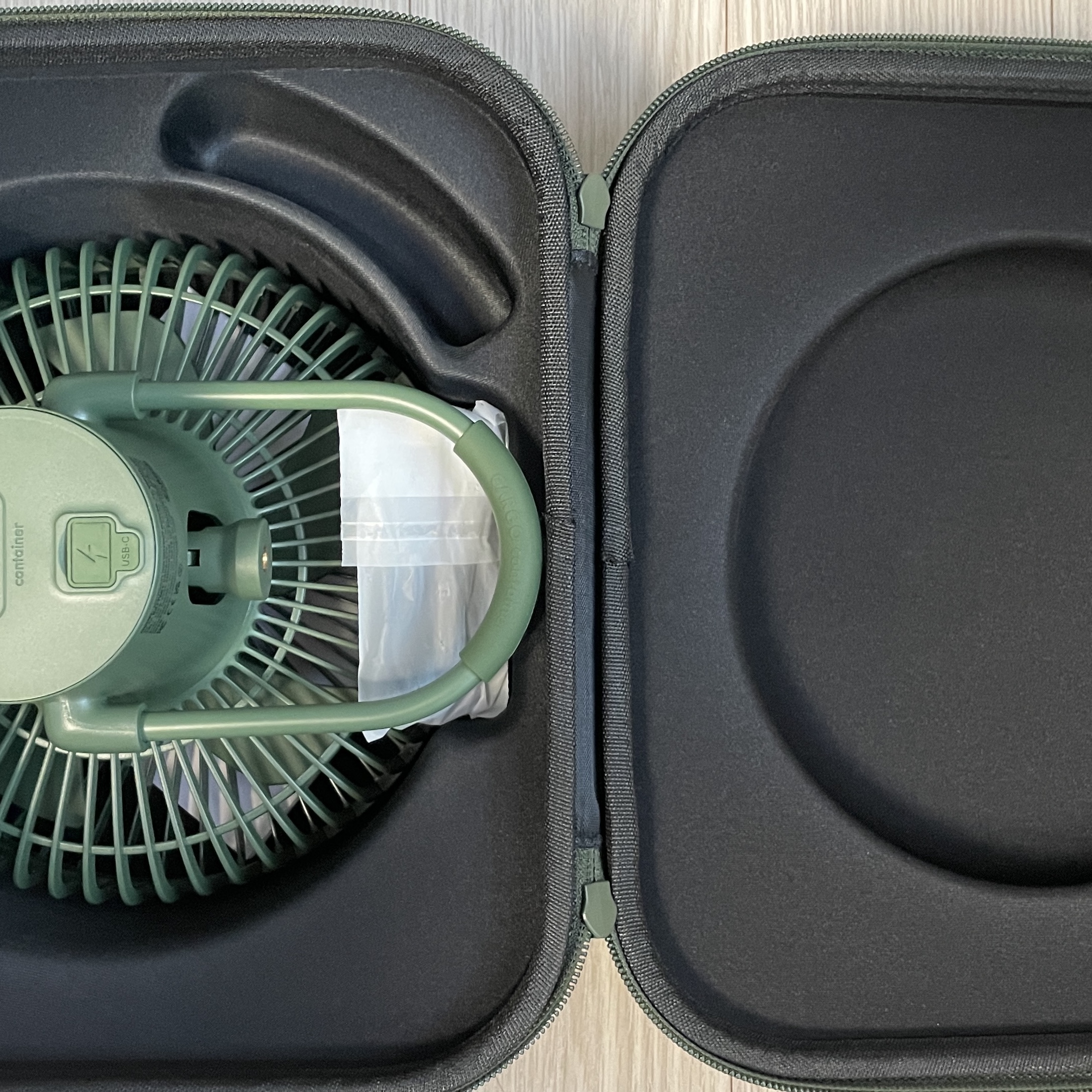 Supreme x Cargo Container Electric Fan Olive - 23FW 착용 스타일 - 4