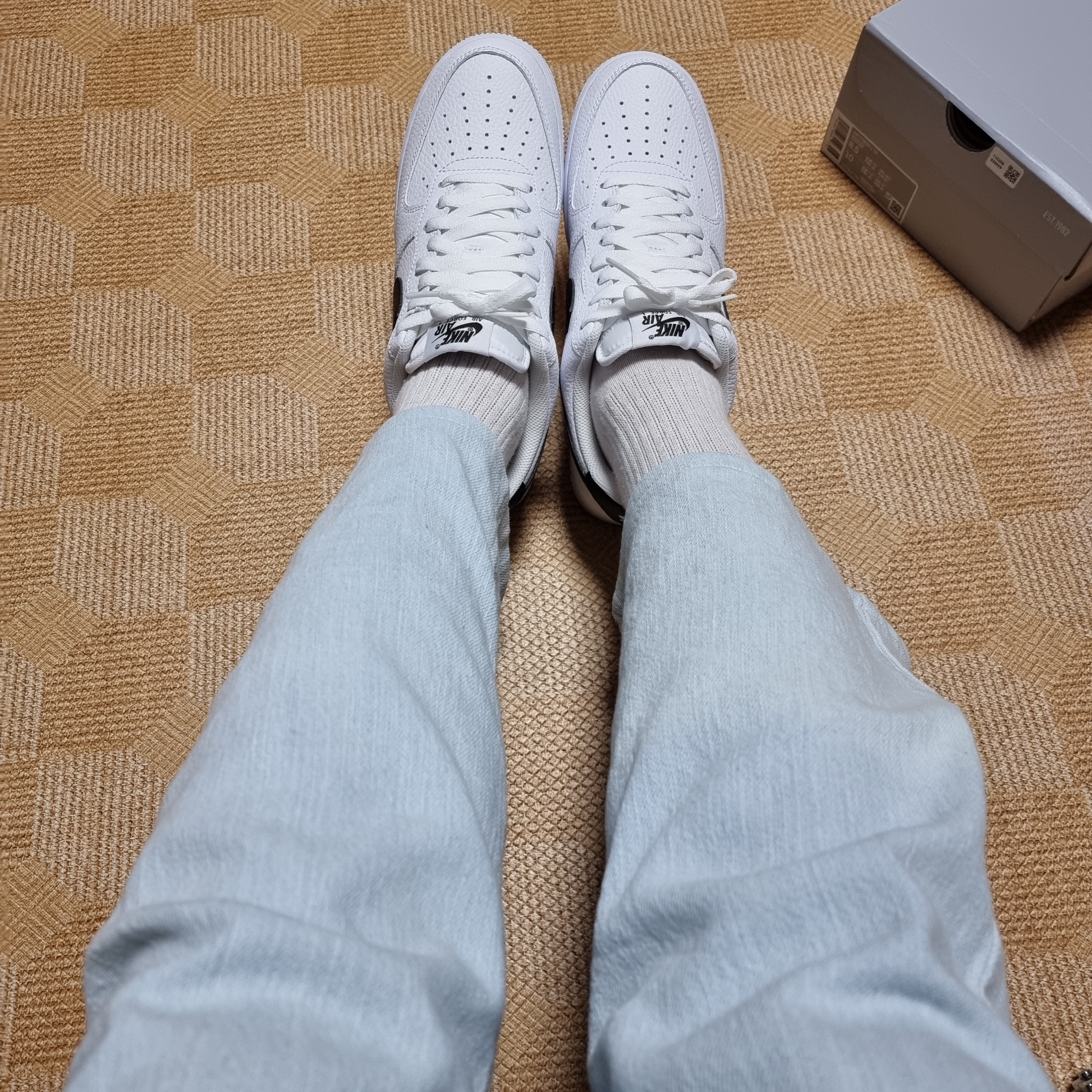 Nike Air Force 1 '07 White Black 착용 스타일 - 2