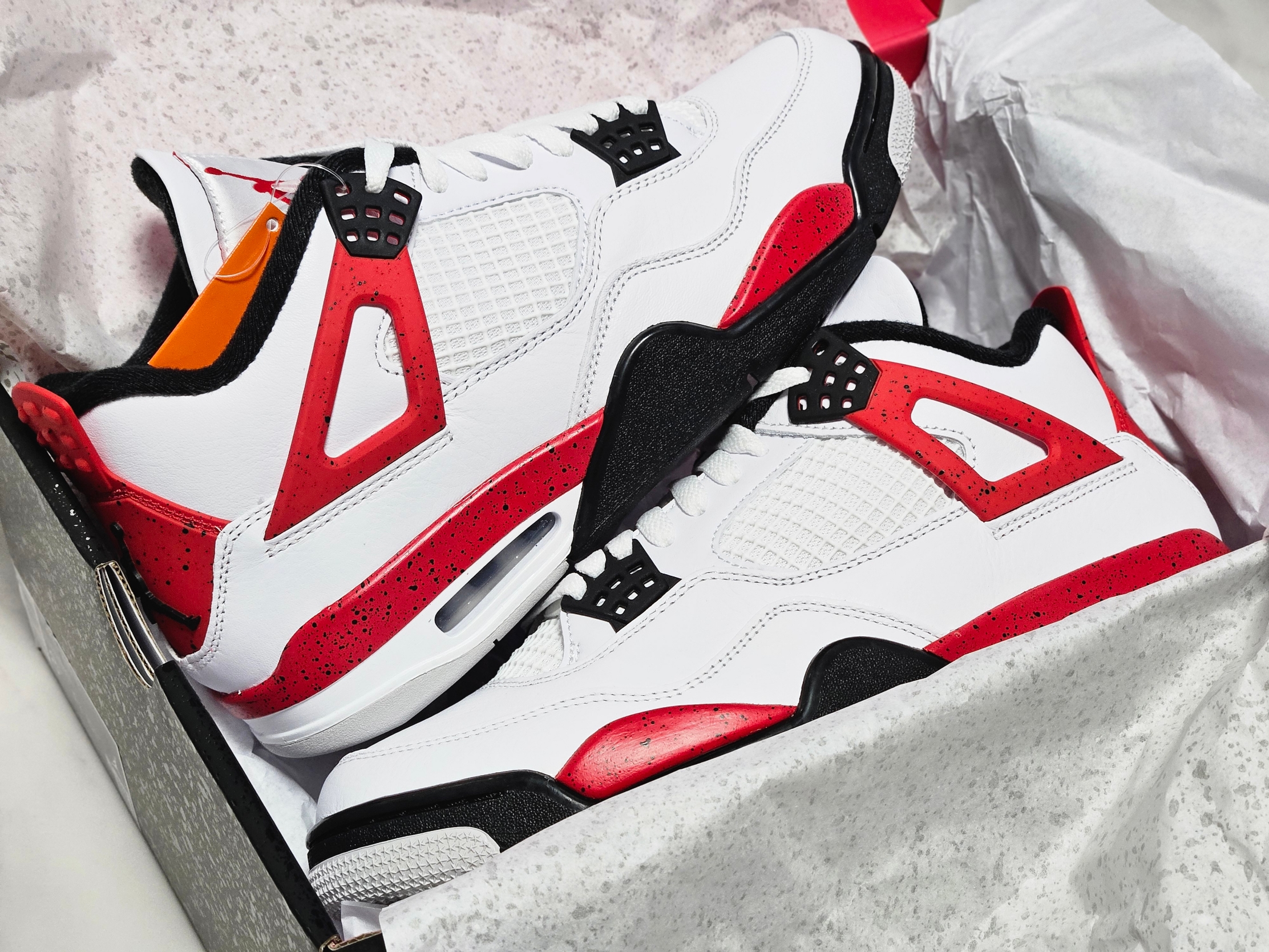Jordan 4 Retro Red Cement 착용 스타일 - 1