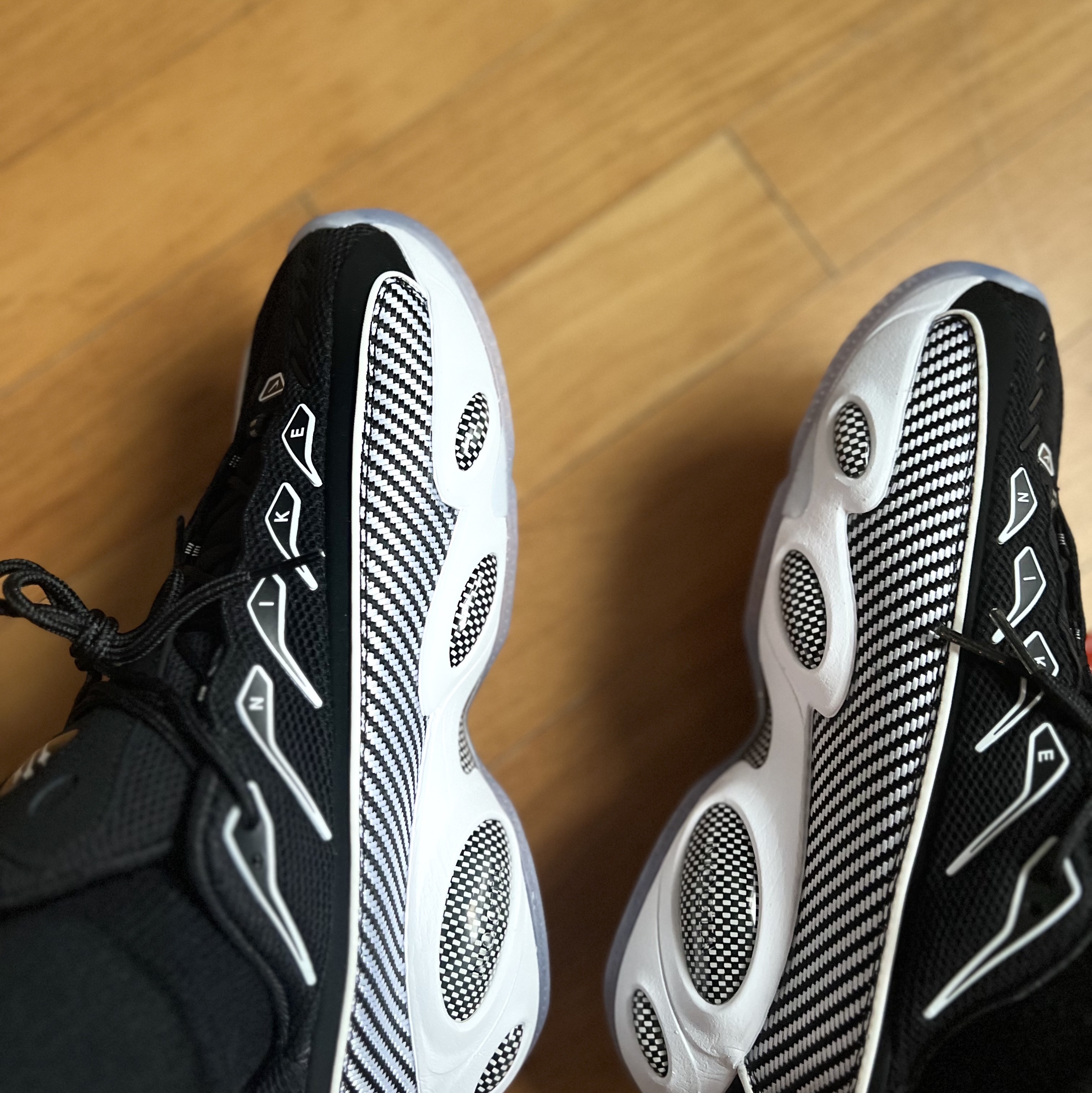 Nike x Drake Nocta Glide Black White Clear 착용 스타일 - 2