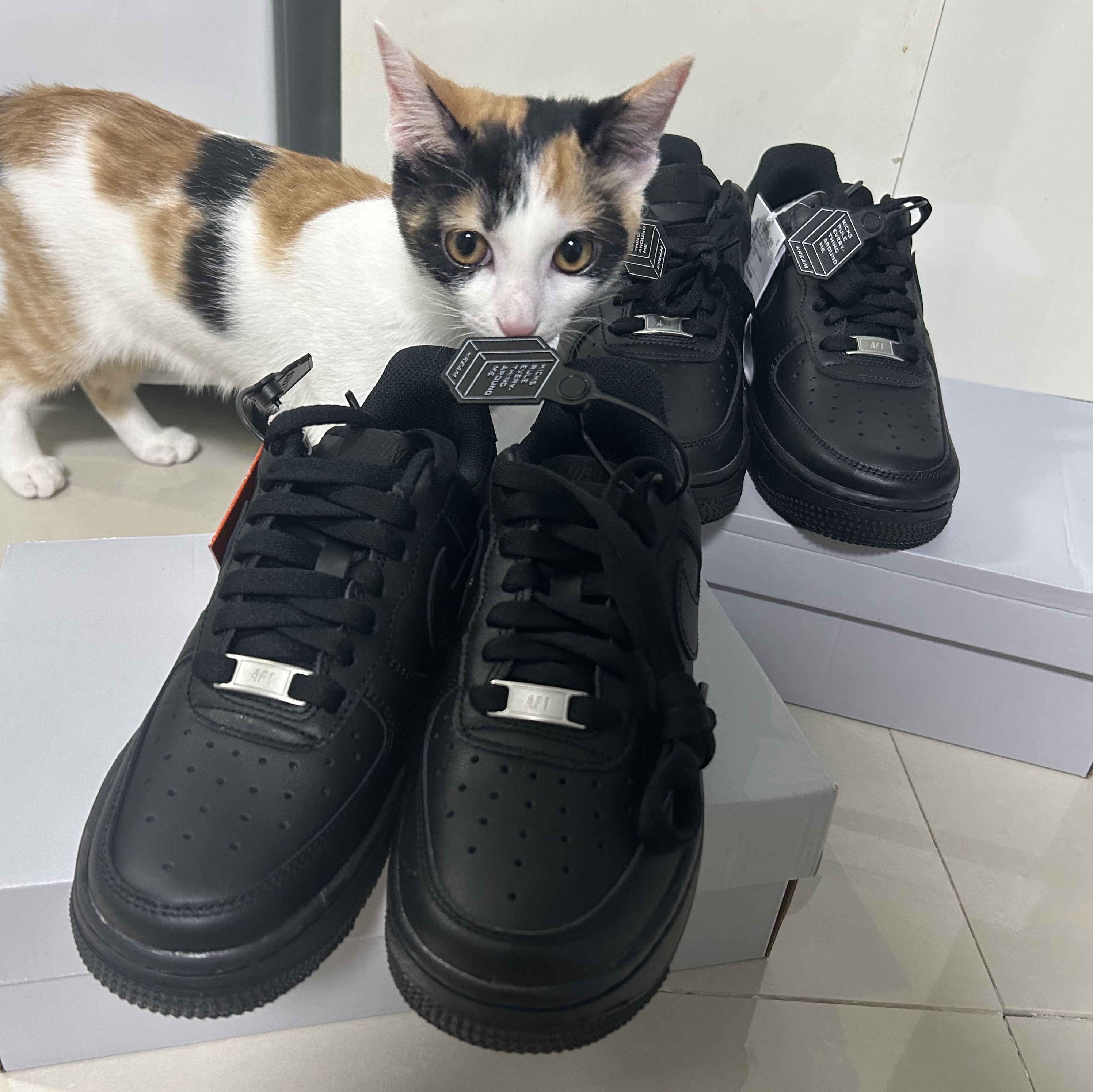 (W) Nike Air Force 1 '07 Low Triple Black 착용 스타일
