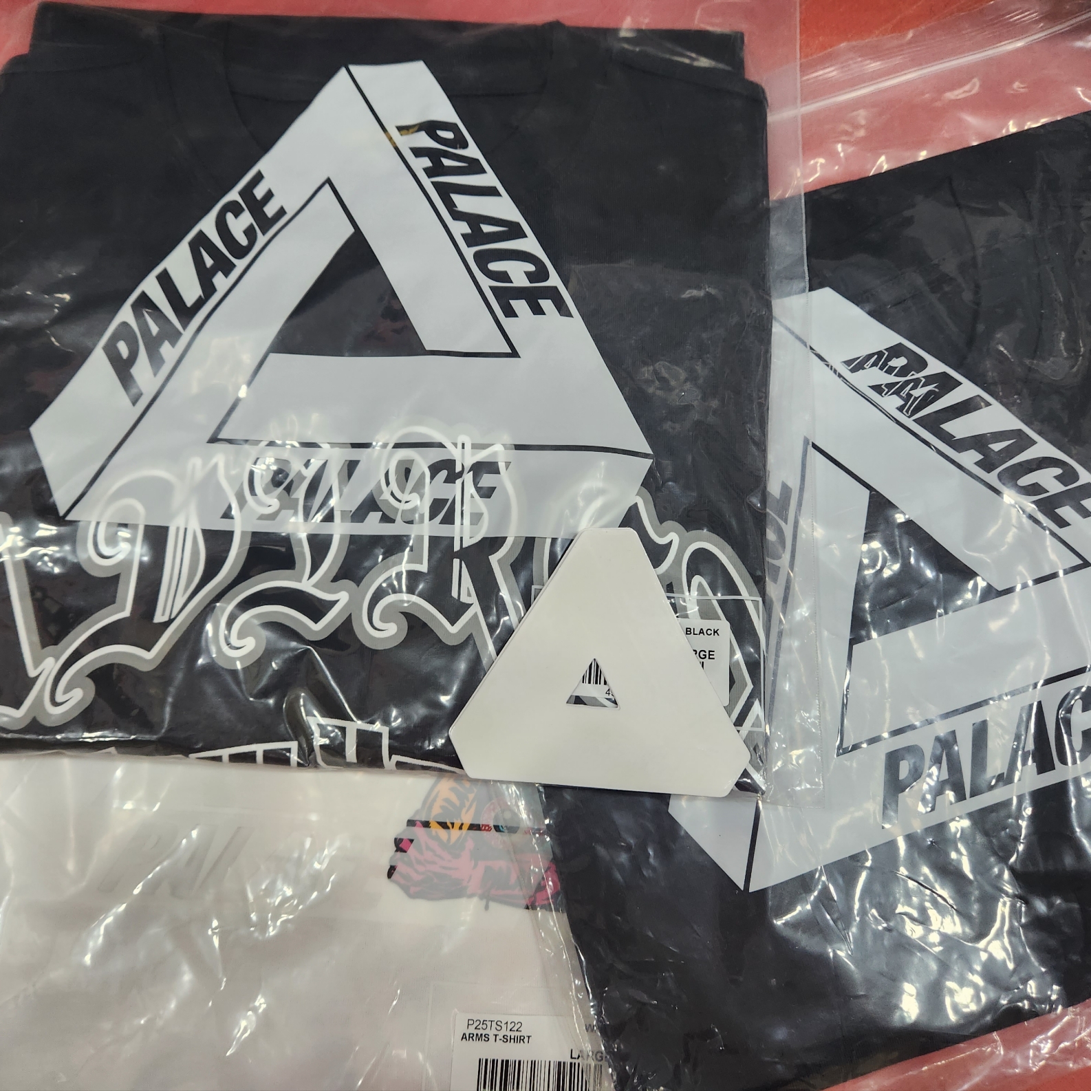 Palace Arms T-Shirt Black - 23FW, Palace Arms T-Shirt White - 23FW 착용 스타일
