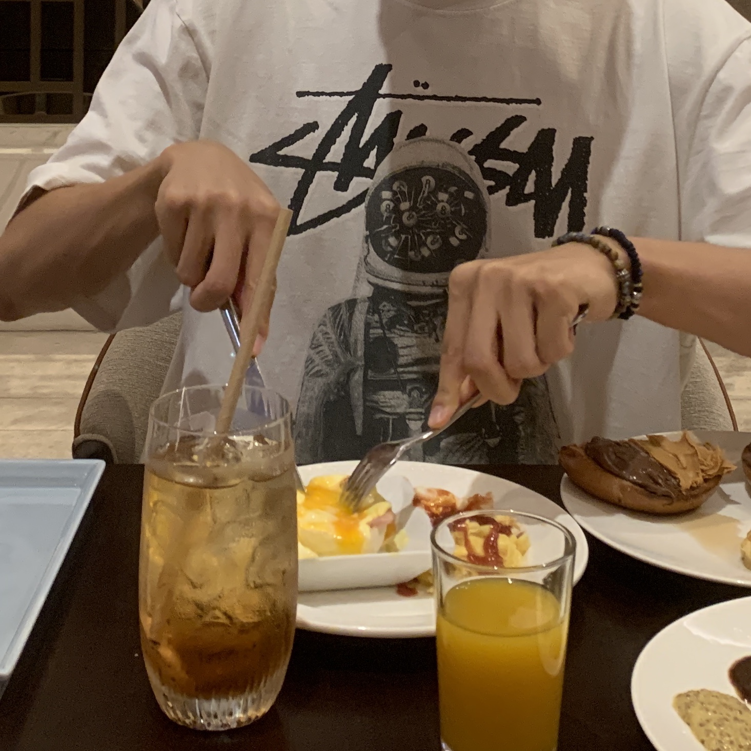 Stussy Big & Meaty Pigment Dyed T-Shirt Natural 착용 스타일