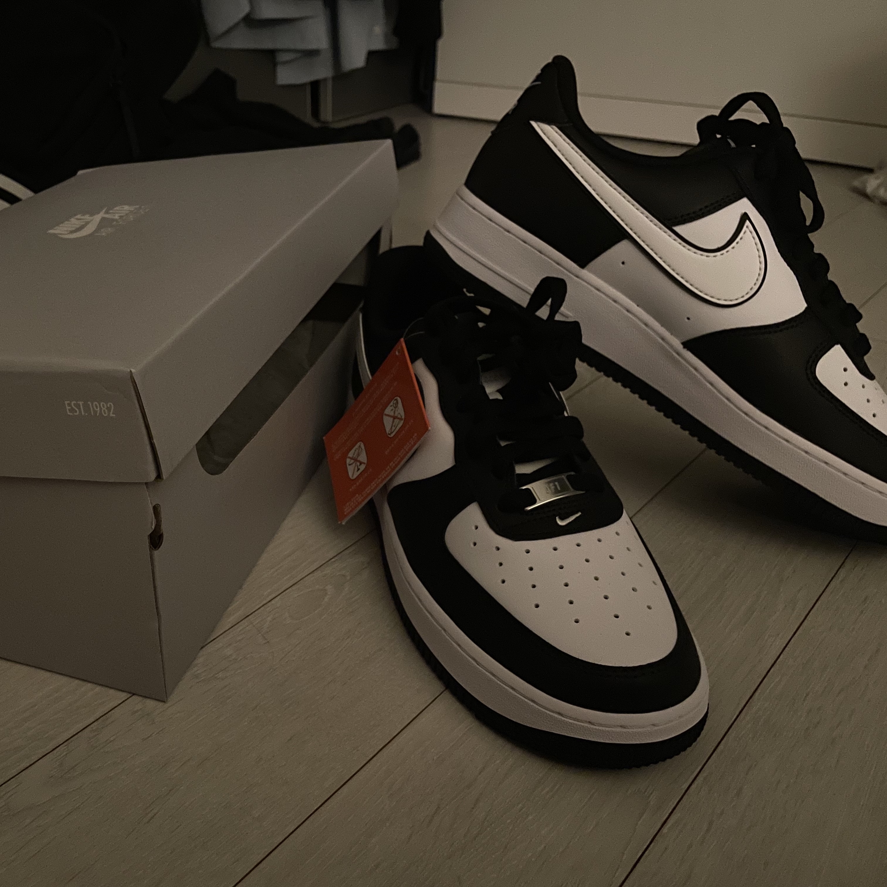 Nike Air Force 1 '07 Black White 착용 스타일 - 2