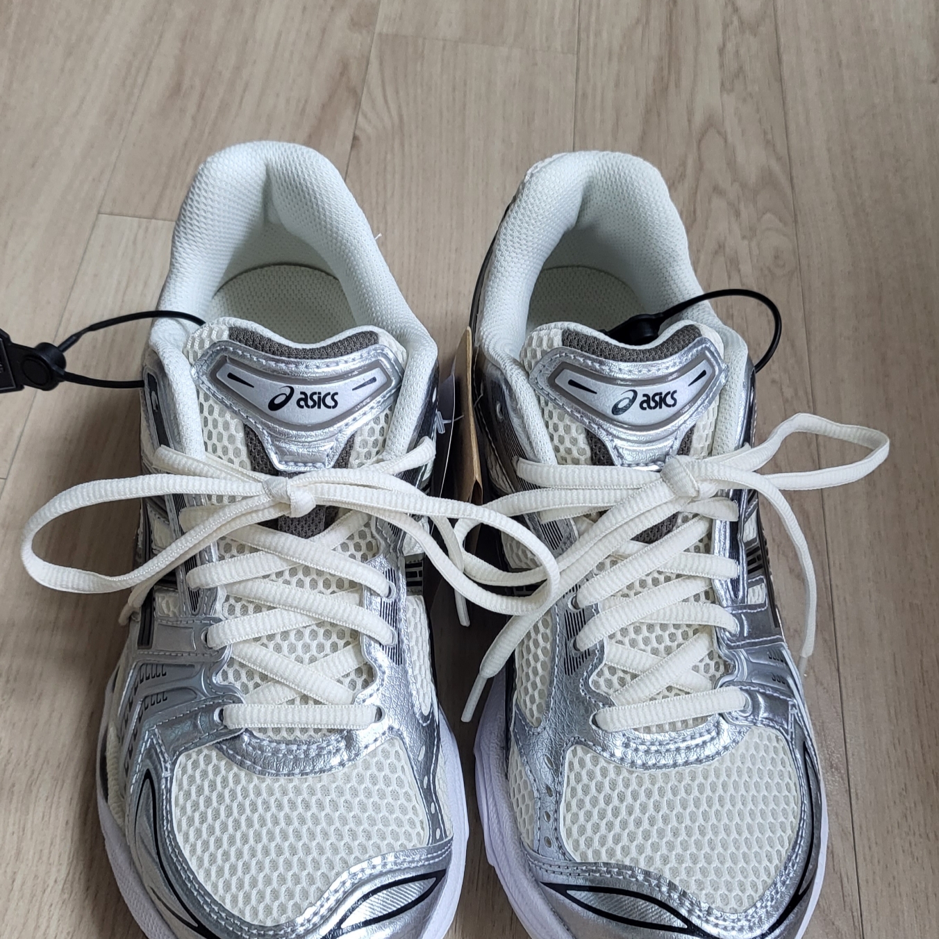 Asics Gel-Kayano 14 Cream Black 착용 스타일 - 1