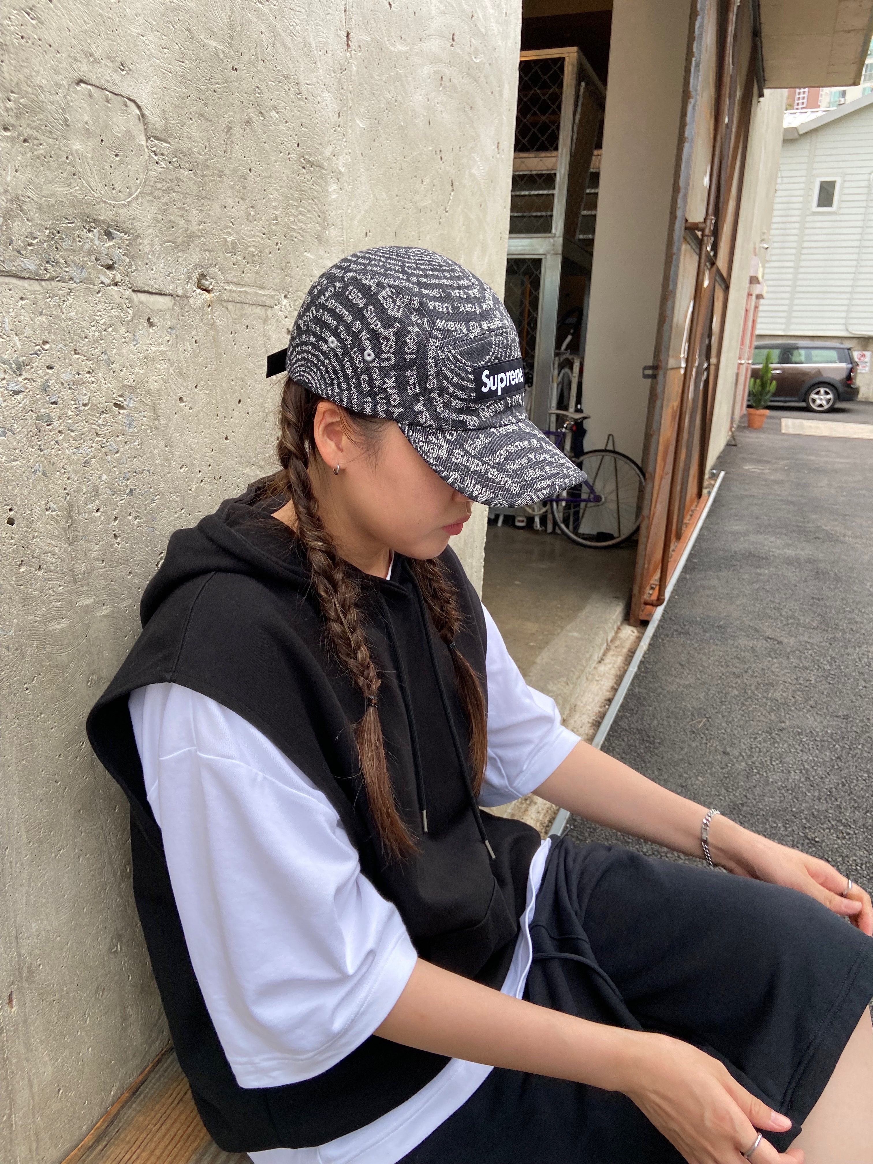 Supreme Circles Jacquard Denim Camp Cap Black - 21FW, Nike Air Foamposite One White and Black 착용 스타일 - 2