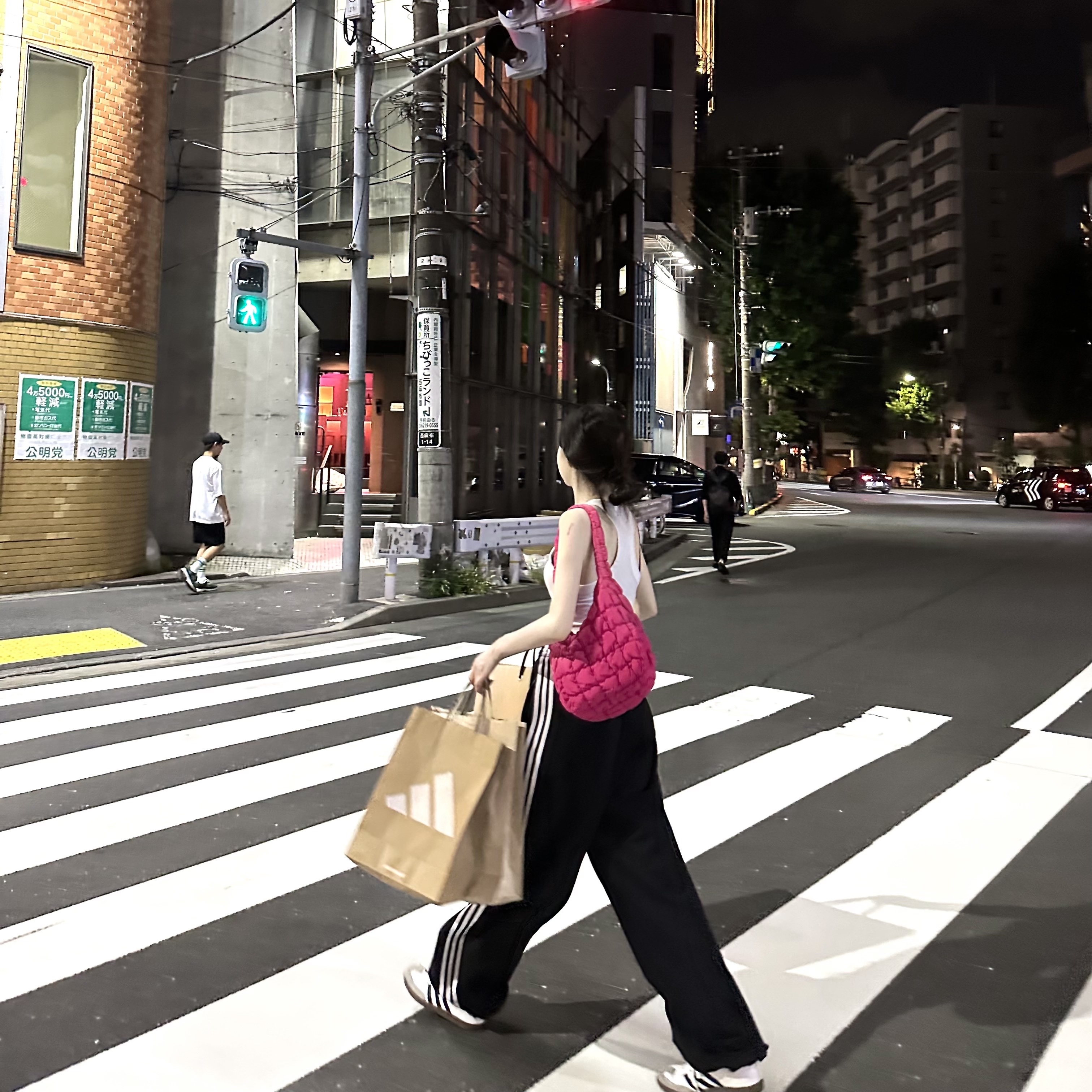 COS Quilted Mini Bag Pink, CRASH BAGGAGE Icon Trunk Large 32inch Black 착용 스타일 - 4