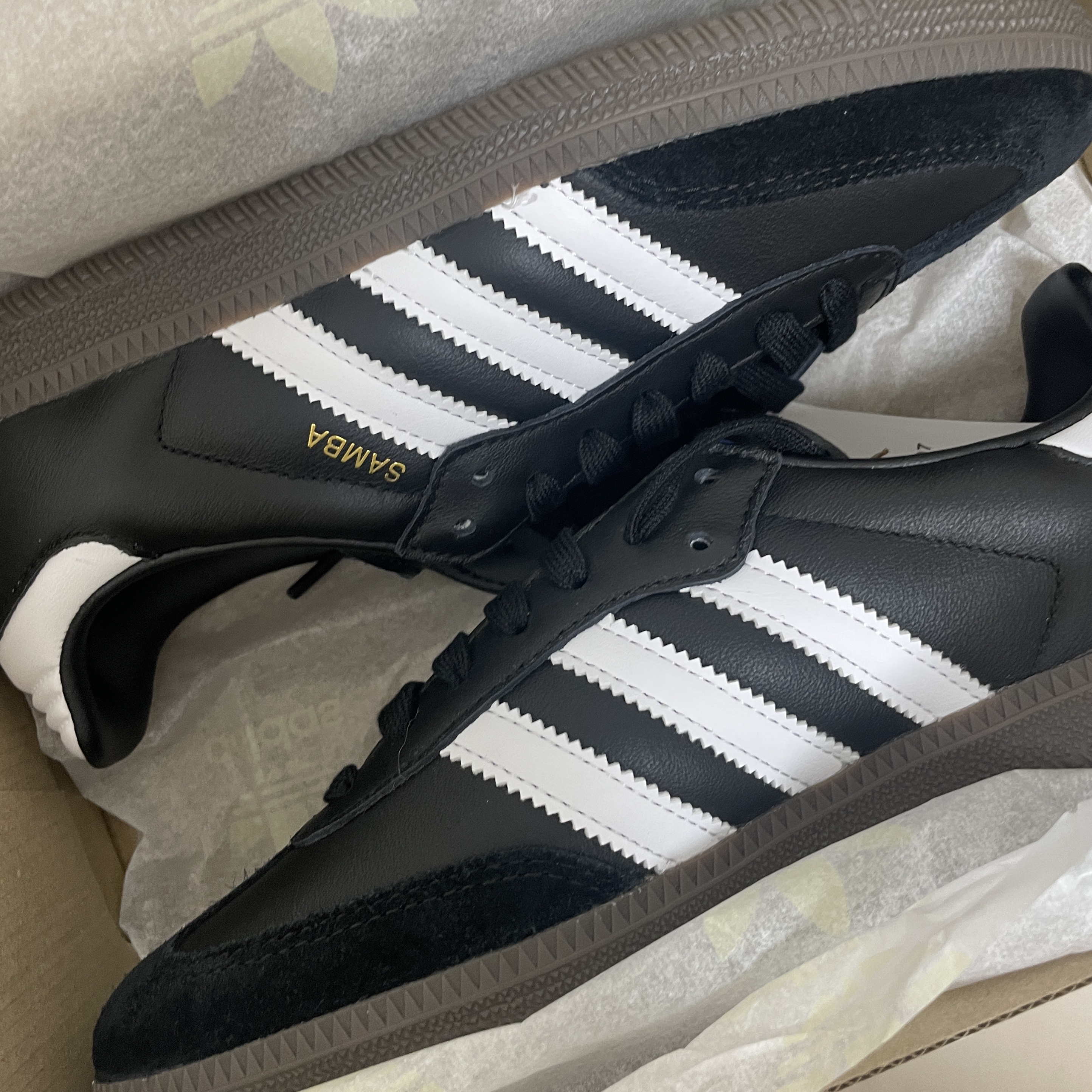 Adidas Samba OG Black White Gum 착용 스타일