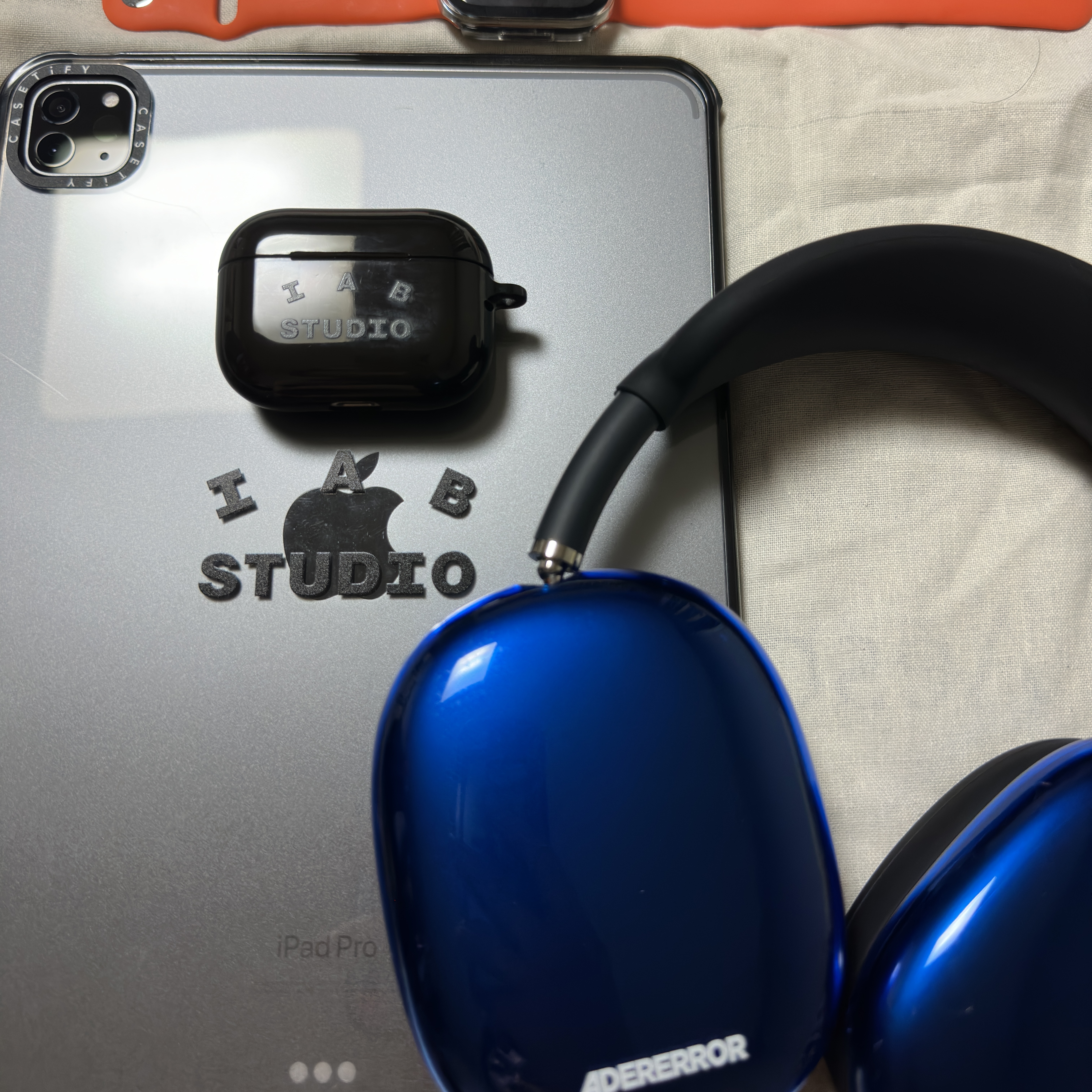 Apple AirPods Max Lightning Space Gray (Korean Ver.), Apple iPhone 14 Pro Max 256GB Space Black (Korean Ver.) 착용 스타일 - 2