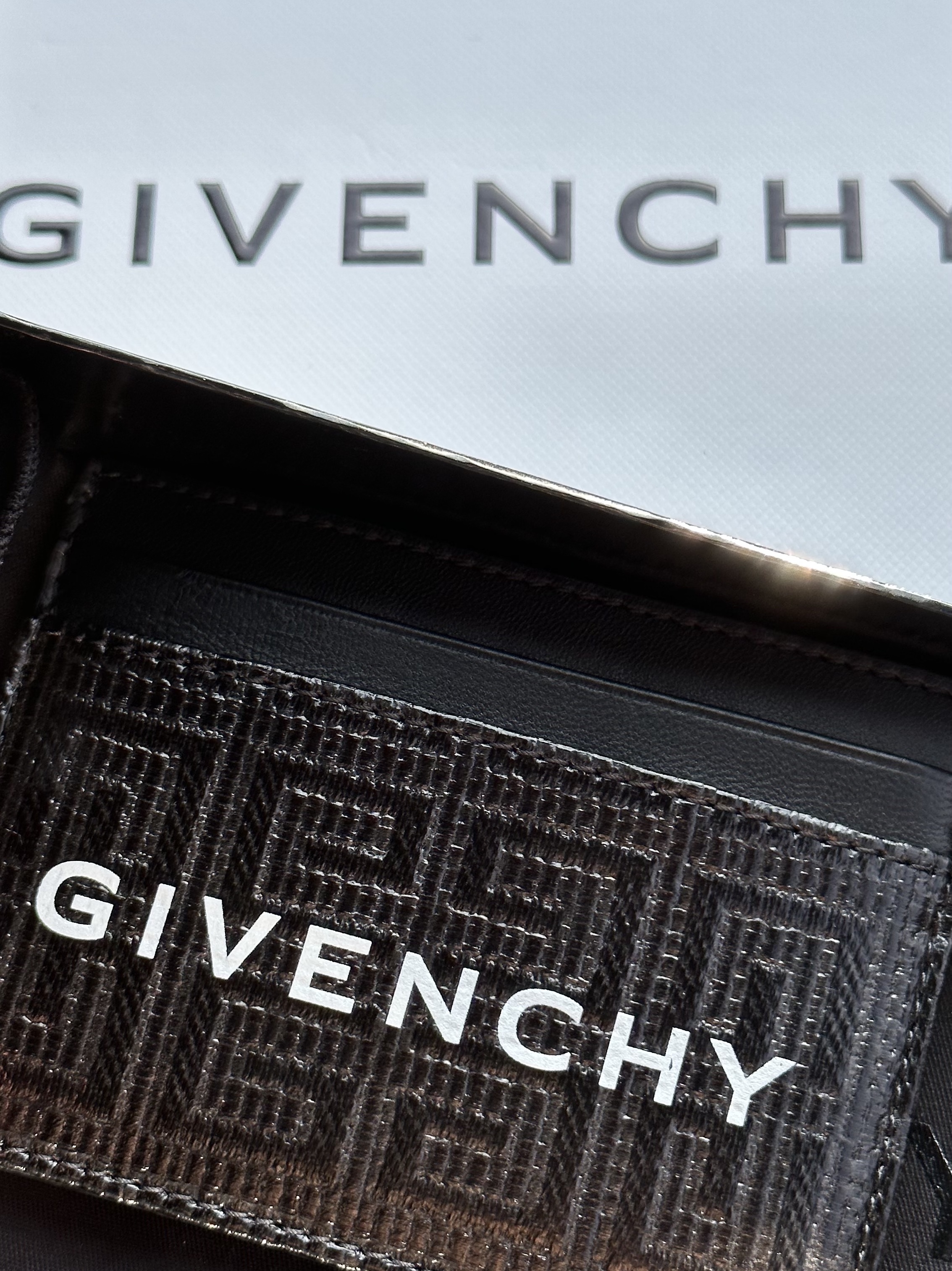 Givenchy Card Holder in 4G Coated Canvas and Leather Black 착용 스타일